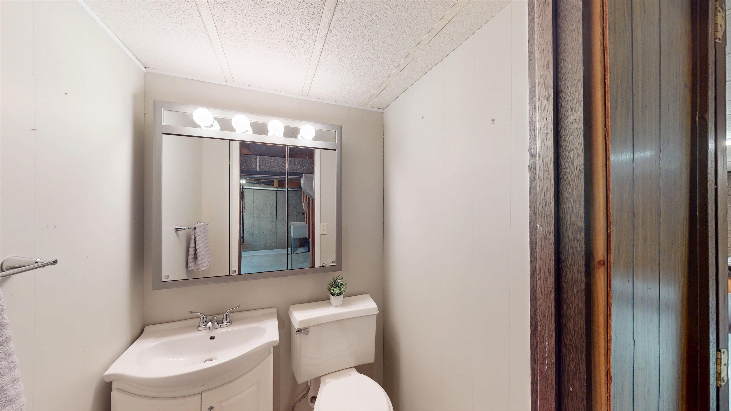 214 E 21ST STREET, Marshfield, Wisconsin 54449, 3 Bedrooms Bedrooms, ,1 BathroomBathrooms,Residential,For Sale,214 E 21ST STREET,22601326