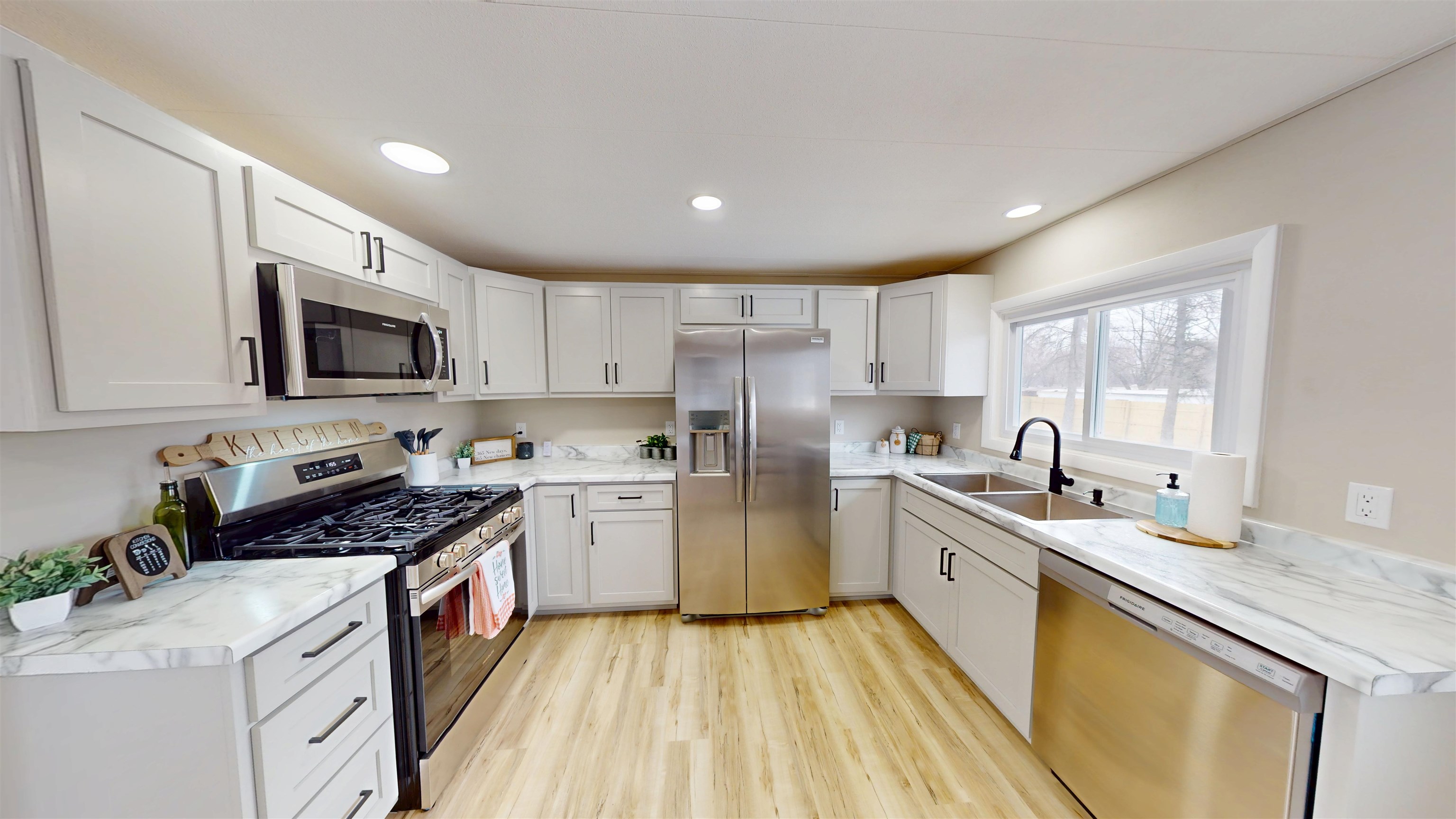 214 E 21ST STREET, Marshfield, Wisconsin 54449, 3 Bedrooms Bedrooms, ,1 BathroomBathrooms,Residential,For Sale,214 E 21ST STREET,22601326