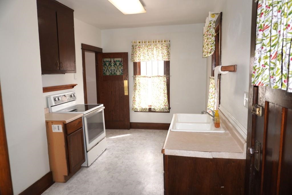 605 W 2ND STREET, Merrill, Wisconsin 54452, 4 Bedrooms Bedrooms, ,1 BathroomBathrooms,Residential,For Sale,605 W 2ND STREET,22601330