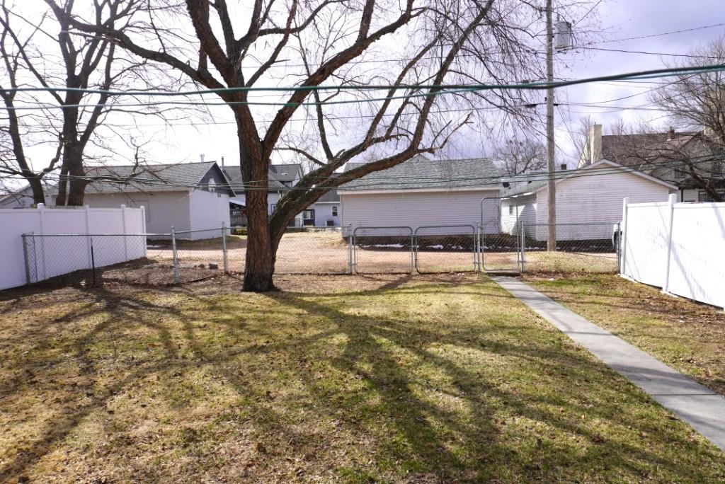 605 W 2ND STREET, Merrill, Wisconsin 54452, 4 Bedrooms Bedrooms, ,1 BathroomBathrooms,Residential,For Sale,605 W 2ND STREET,22601330