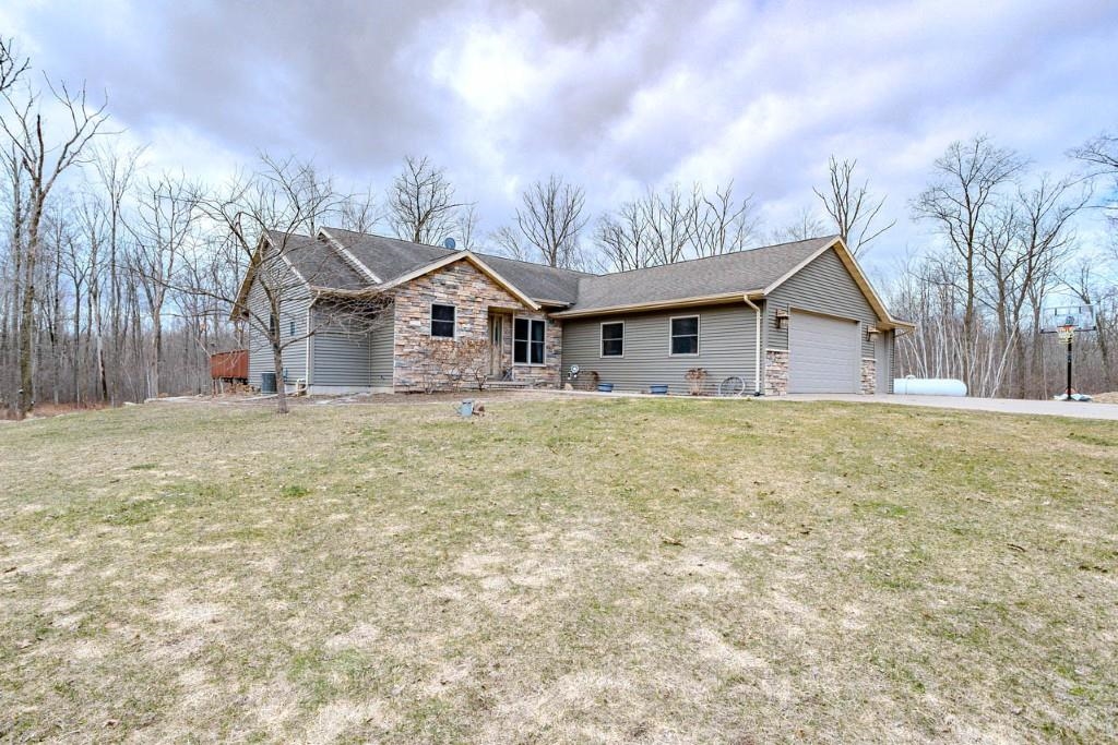 213688 COUNTY ROAD J, Hatley, Wisconsin 54440, 4 Bedrooms Bedrooms, ,3 BathroomsBathrooms,Residential,For Sale,213688 COUNTY ROAD J,22601334