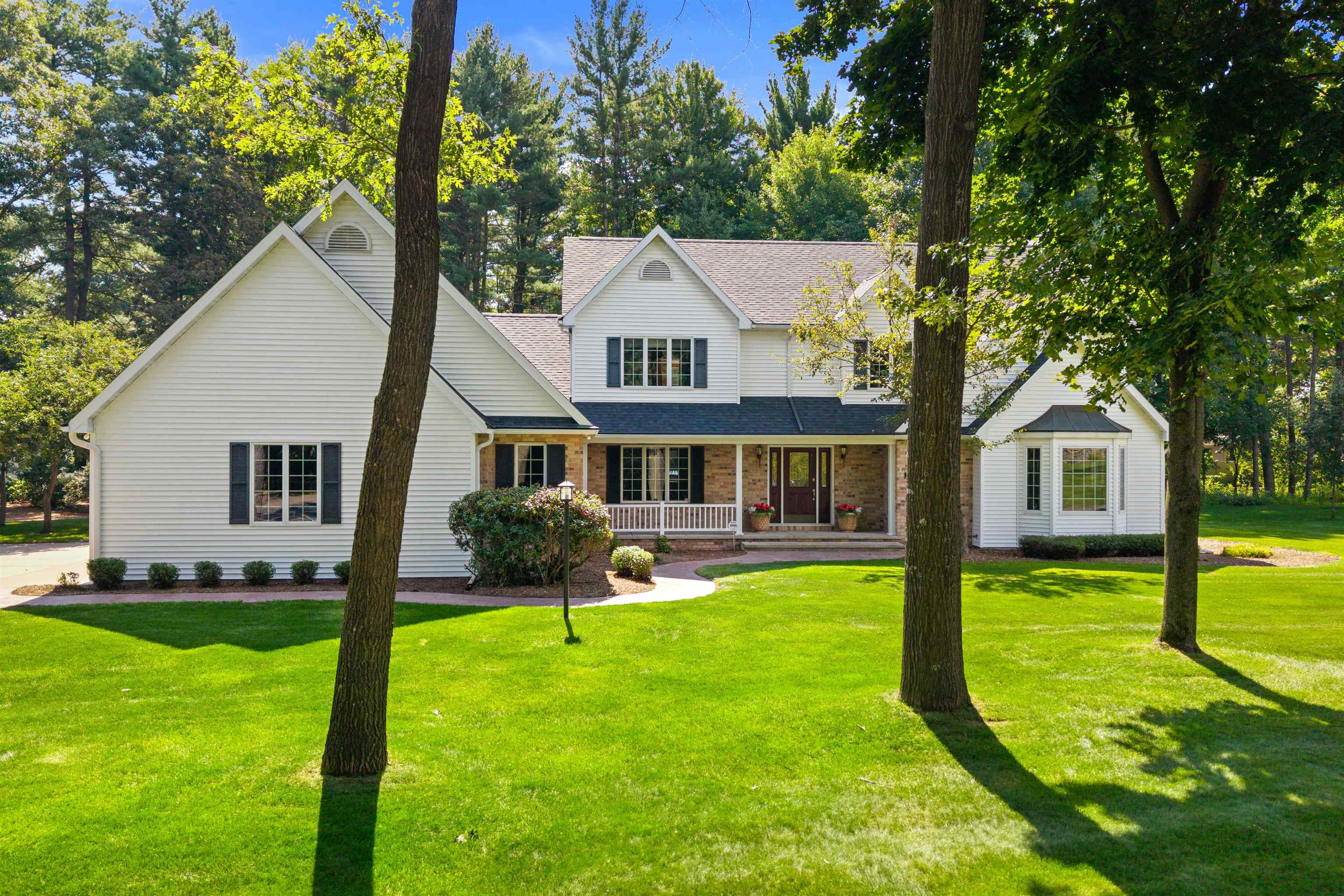 2211 BRIDLE PATH, Wisconsin Rapids, Wisconsin 54494, 5 Bedrooms Bedrooms, ,3 BathroomsBathrooms,Residential,For Sale,2211 BRIDLE PATH,22601344