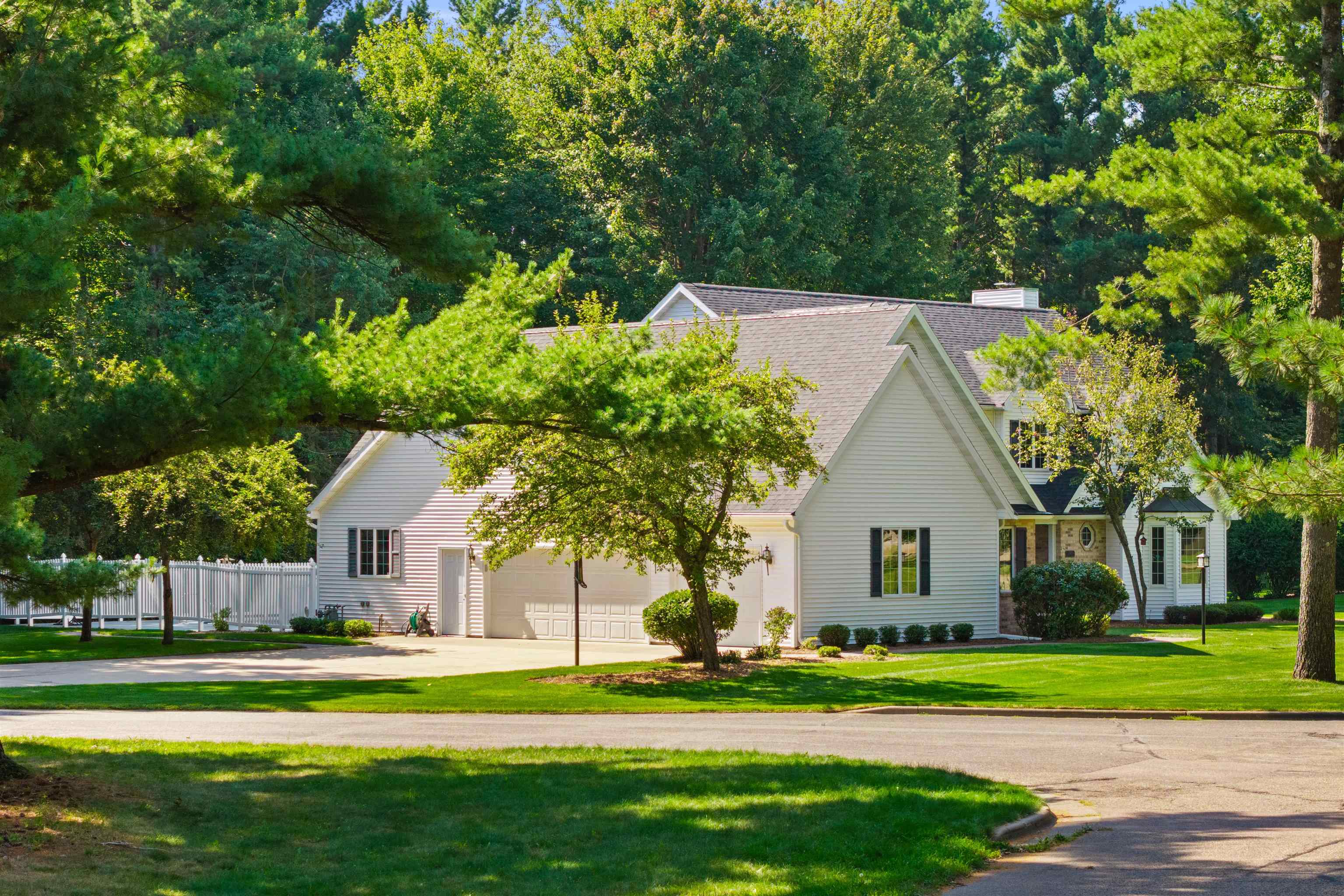 2211 BRIDLE PATH, Wisconsin Rapids, Wisconsin 54494, 5 Bedrooms Bedrooms, ,3 BathroomsBathrooms,Residential,For Sale,2211 BRIDLE PATH,22601344
