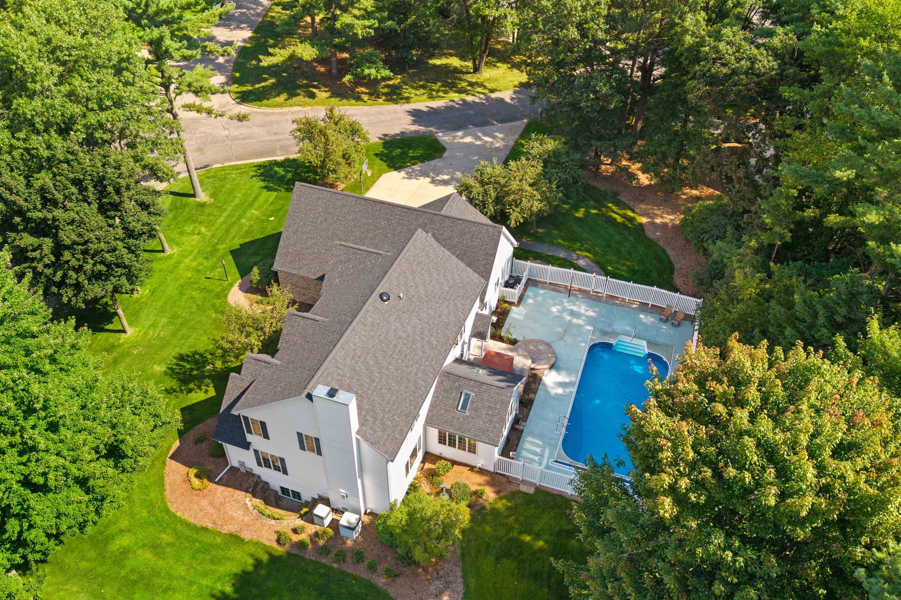 2211 BRIDLE PATH, Wisconsin Rapids, Wisconsin 54494, 5 Bedrooms Bedrooms, ,3 BathroomsBathrooms,Residential,For Sale,2211 BRIDLE PATH,22601344