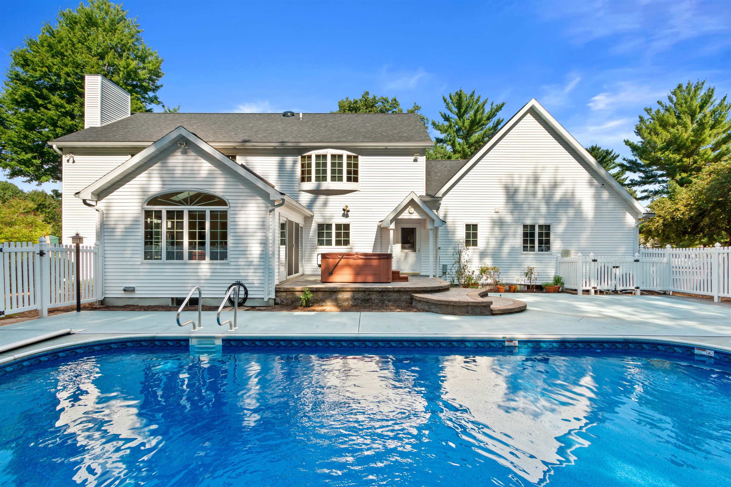 2211 BRIDLE PATH, Wisconsin Rapids, Wisconsin 54494, 5 Bedrooms Bedrooms, ,3 BathroomsBathrooms,Residential,For Sale,2211 BRIDLE PATH,22601344