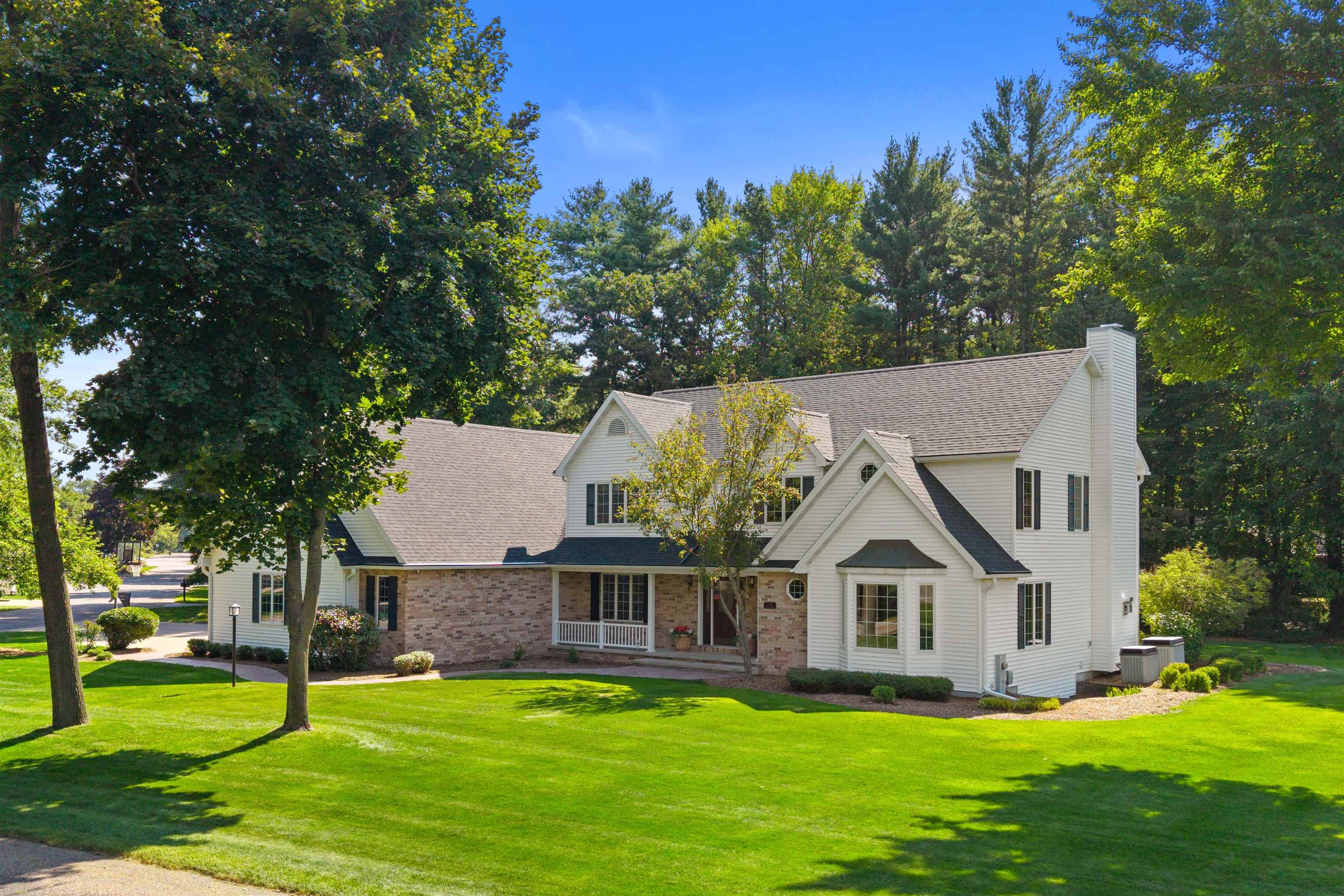 2211 BRIDLE PATH, Wisconsin Rapids, Wisconsin 54494, 5 Bedrooms Bedrooms, ,3 BathroomsBathrooms,Residential,For Sale,2211 BRIDLE PATH,22601344