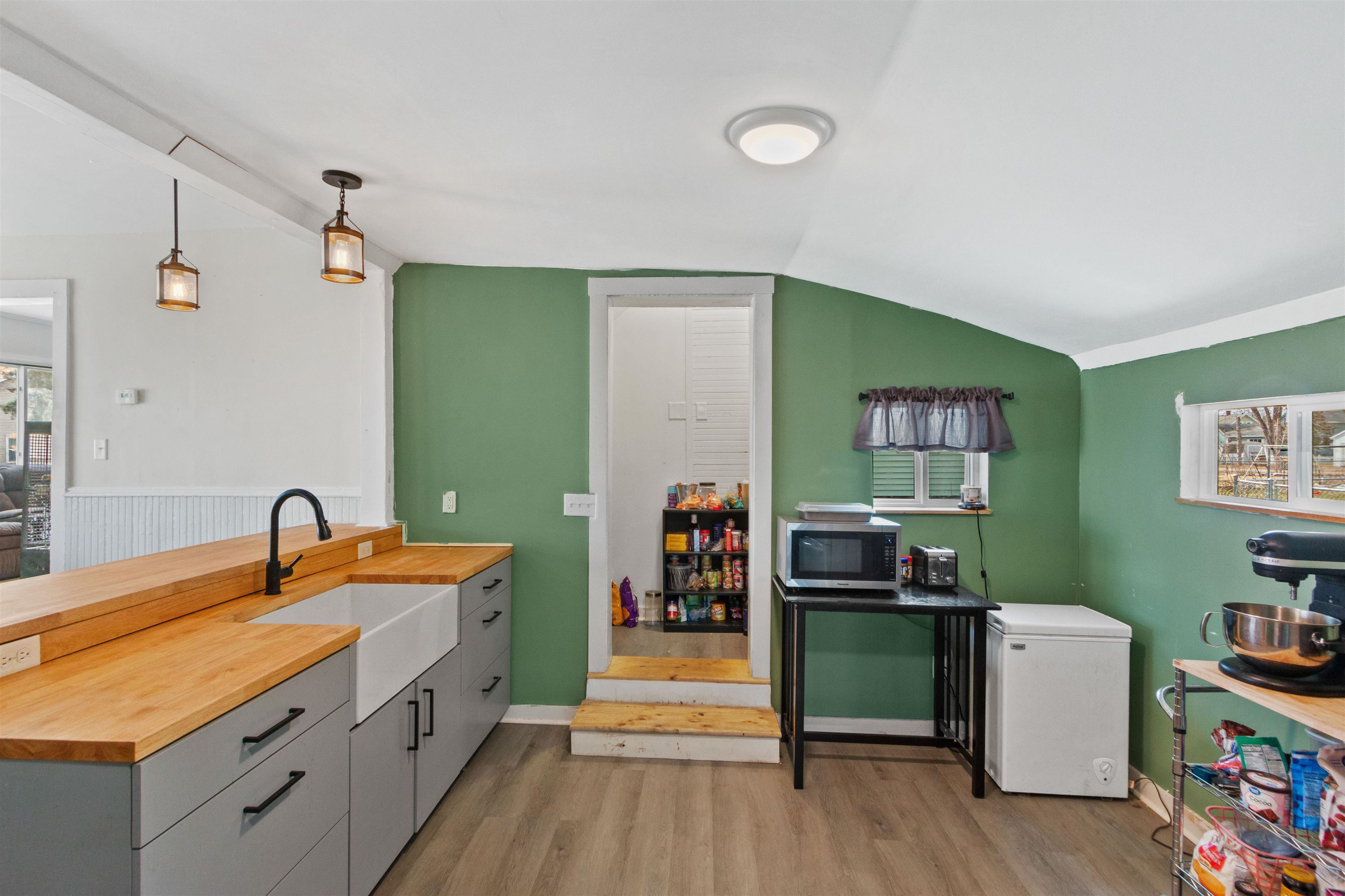 2016 MICHIGAN AVENUE, Stevens Point, Wisconsin 54481, 2 Bedrooms Bedrooms, ,1 BathroomBathrooms,Residential,For Sale,2016 MICHIGAN AVENUE,22601345