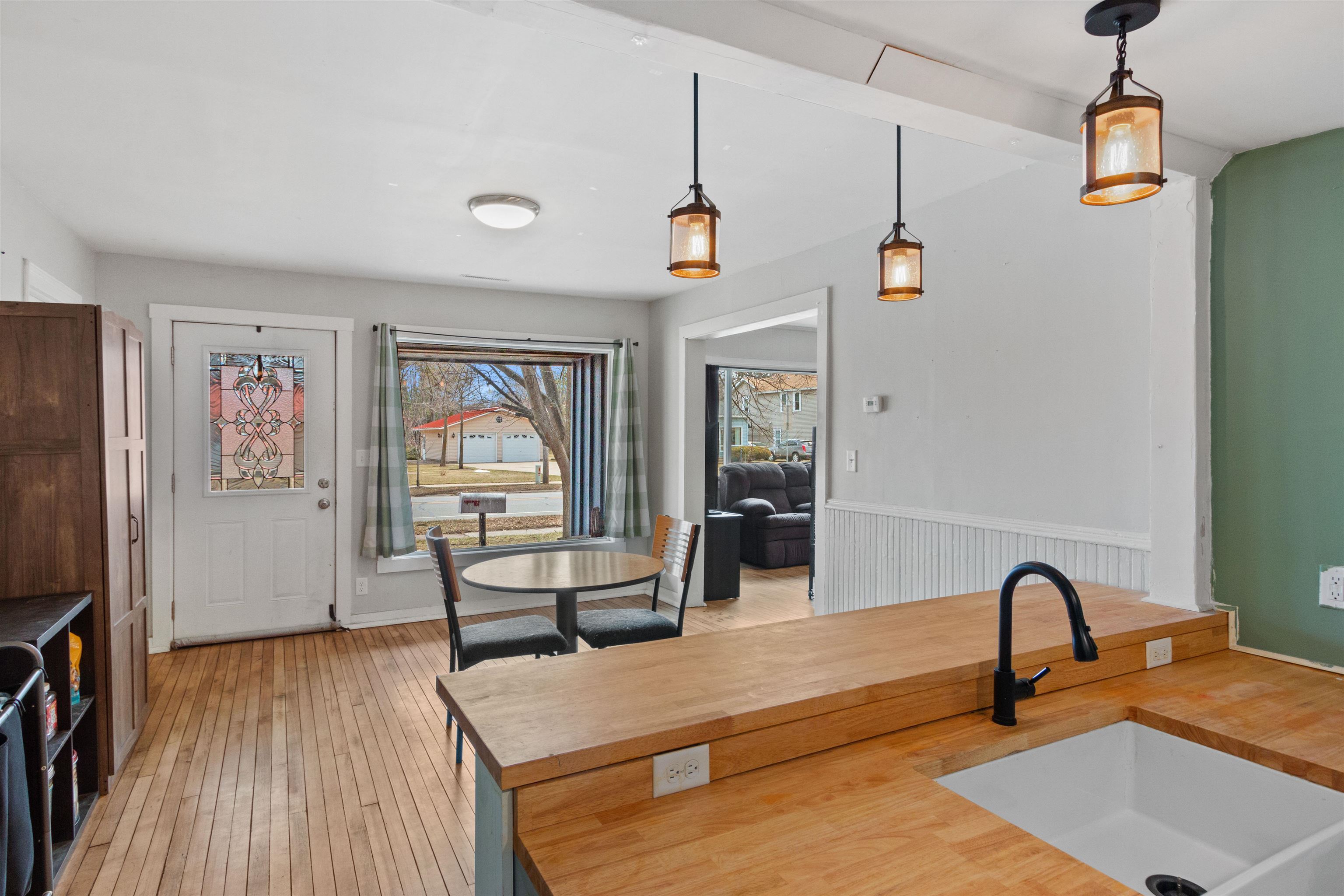 2016 MICHIGAN AVENUE, Stevens Point, Wisconsin 54481, 2 Bedrooms Bedrooms, ,1 BathroomBathrooms,Residential,For Sale,2016 MICHIGAN AVENUE,22601345