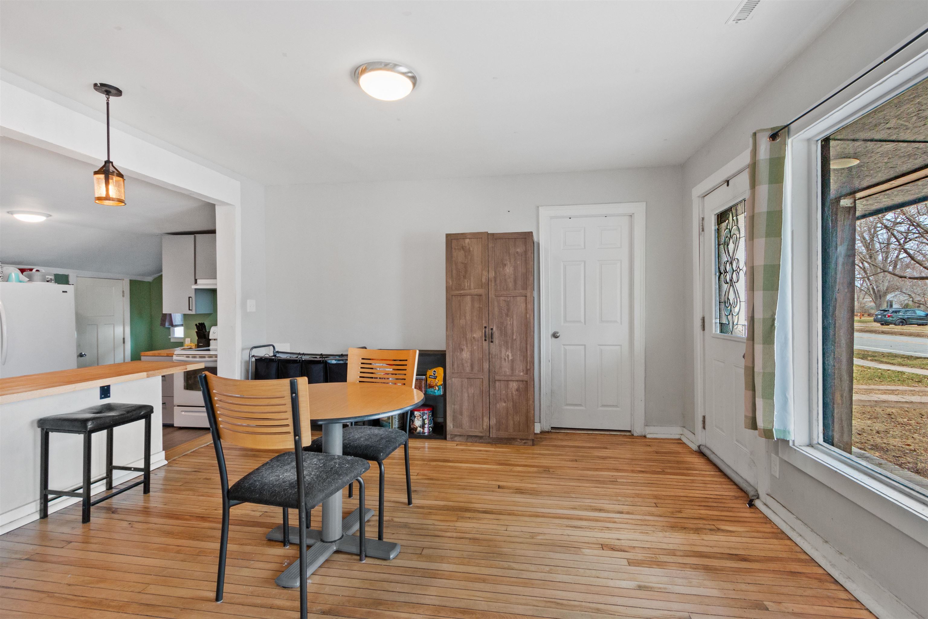 2016 MICHIGAN AVENUE, Stevens Point, Wisconsin 54481, 2 Bedrooms Bedrooms, ,1 BathroomBathrooms,Residential,For Sale,2016 MICHIGAN AVENUE,22601345