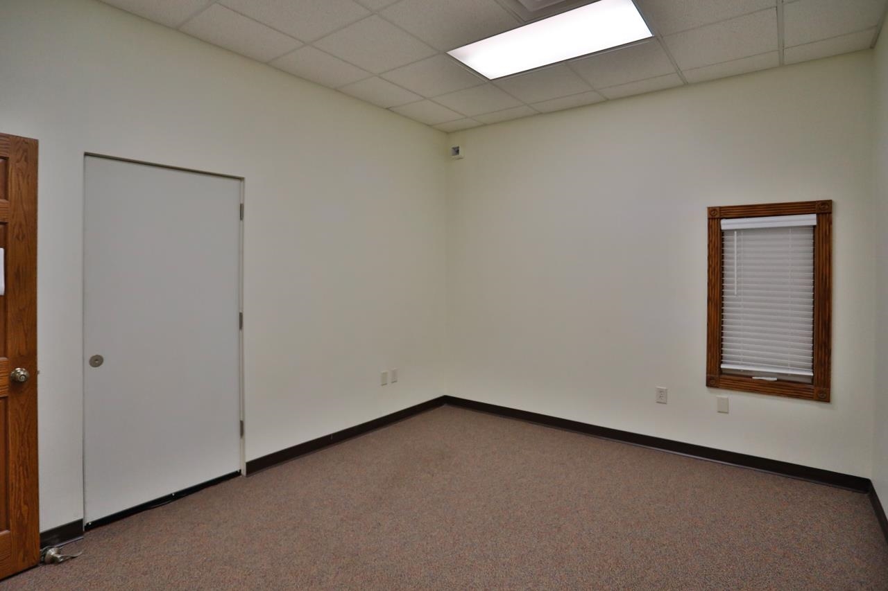 219 ROSS AVENUE, Schofield, Wisconsin 54476, ,Commercial/industrial,For Rent,219 ROSS AVENUE,22601352