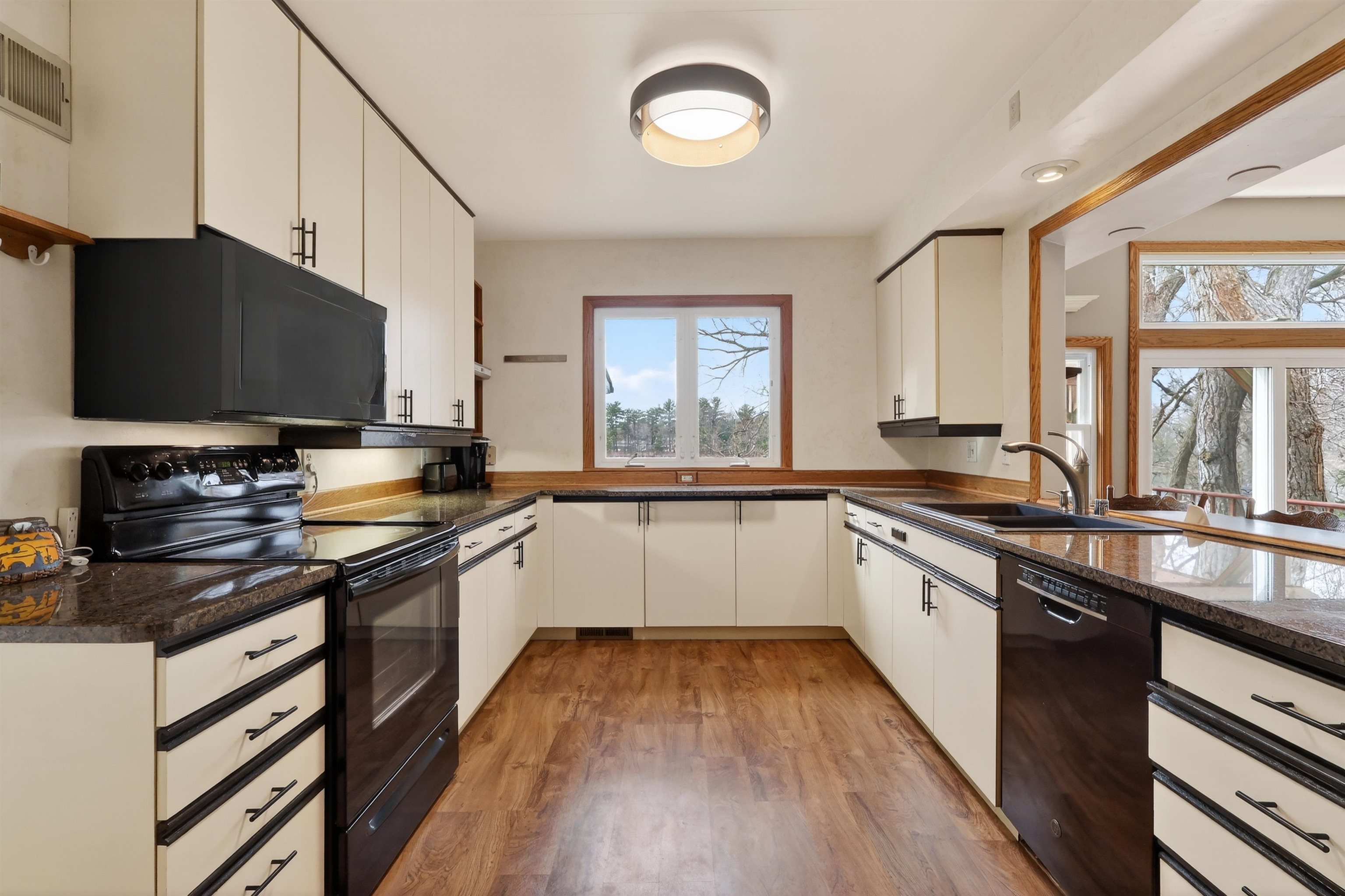 810 3RD STREET SOUTH, Wisconsin Rapids, Wisconsin 54494, 3 Bedrooms Bedrooms, ,3 BathroomsBathrooms,Residential,For Sale,810 3RD STREET SOUTH,22601363