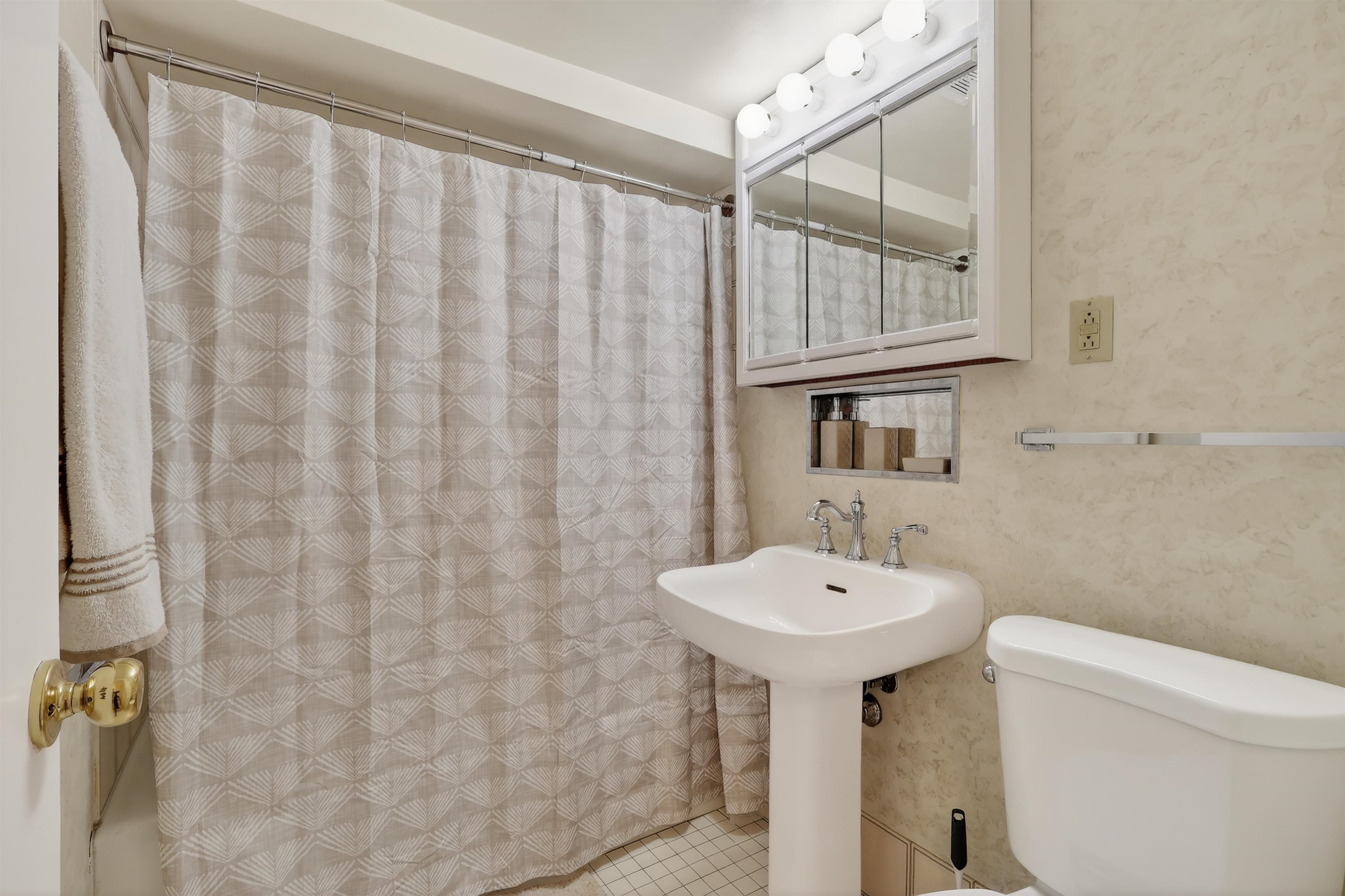 810 3RD STREET SOUTH, Wisconsin Rapids, Wisconsin 54494, 3 Bedrooms Bedrooms, ,3 BathroomsBathrooms,Residential,For Sale,810 3RD STREET SOUTH,22601363