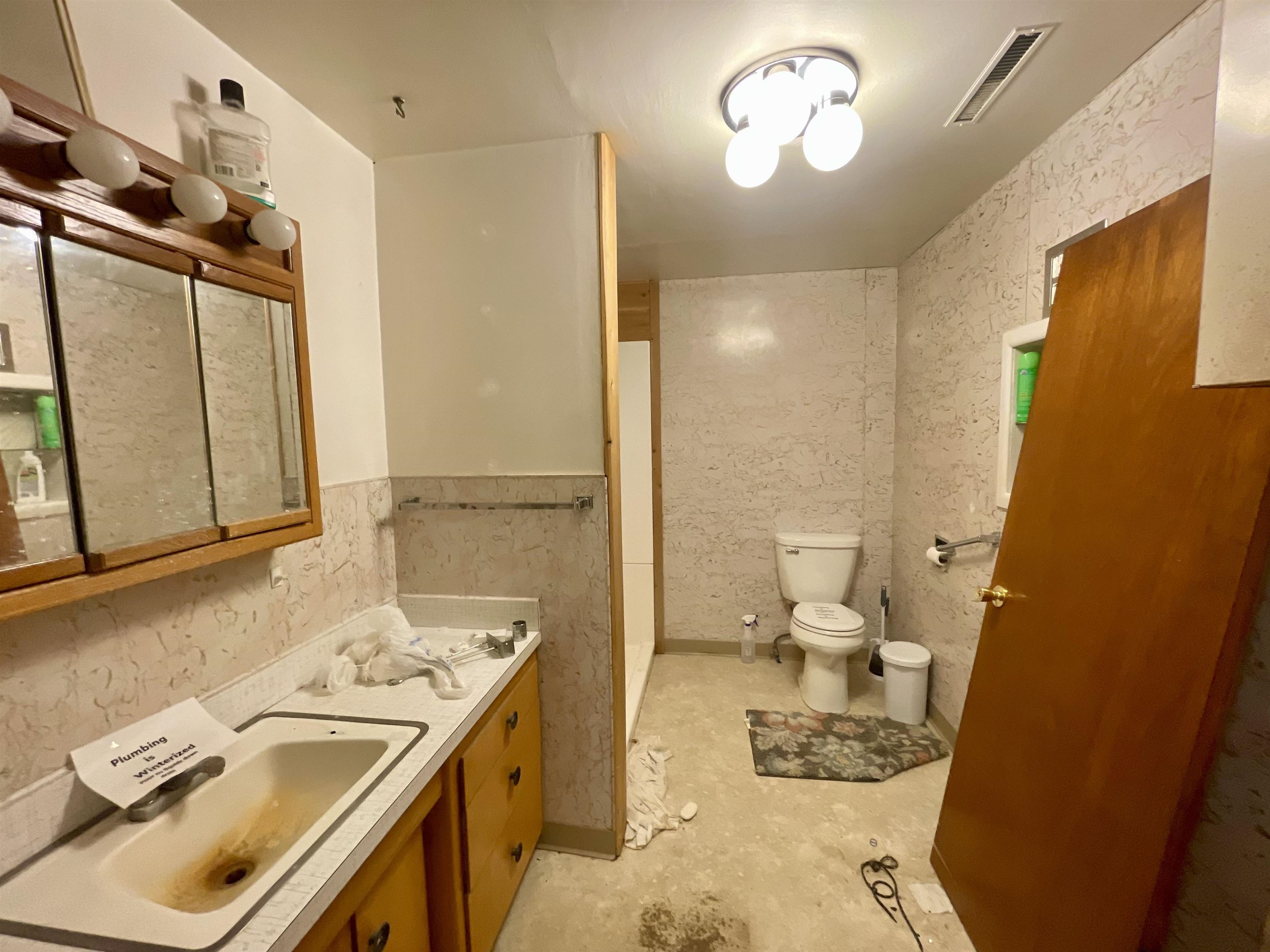 W9253 US HIGHWAY 8, Catawba, Wisconsin 54515, 3 Bedrooms Bedrooms, ,1 BathroomBathrooms,Residential,For Sale,W9253 US HIGHWAY 8,22601364