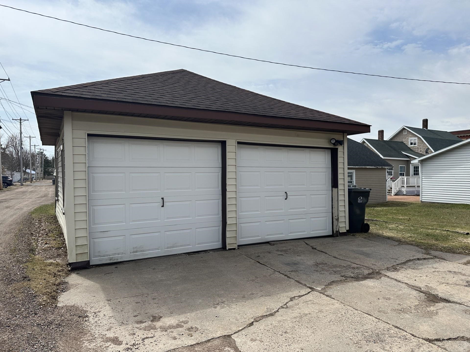 304 E 10TH STREET, Marshfield, Wisconsin 54449, 4 Bedrooms Bedrooms, ,1 BathroomBathrooms,Multi-family,For Sale,304 E 10TH STREET,22601369