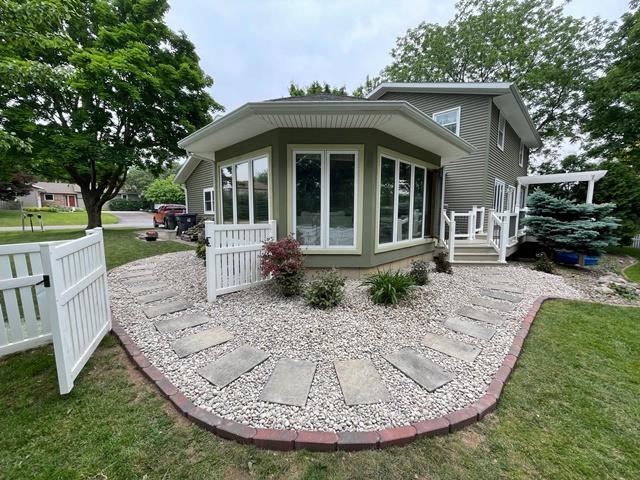 1012 W CHAPEL STREET, Marshfield, Wisconsin 54449, 4 Bedrooms Bedrooms, ,2 BathroomsBathrooms,Residential,For Sale,1012 W CHAPEL STREET,22601377