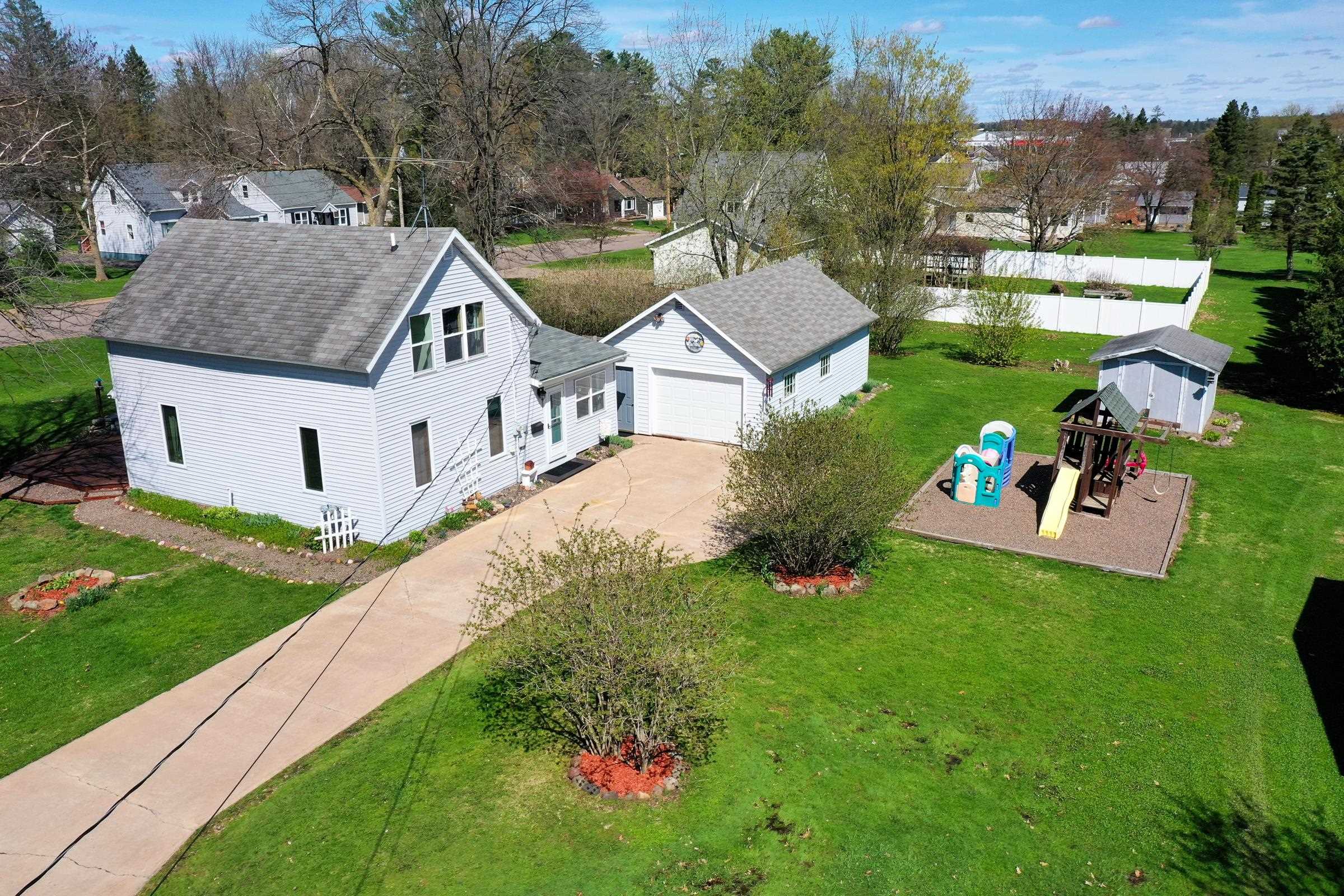 406 E SOUTH STREET, Medford, Wisconsin 54451, 3 Bedrooms Bedrooms, ,1 BathroomBathrooms,Residential,For Sale,406 E SOUTH STREET,22601380