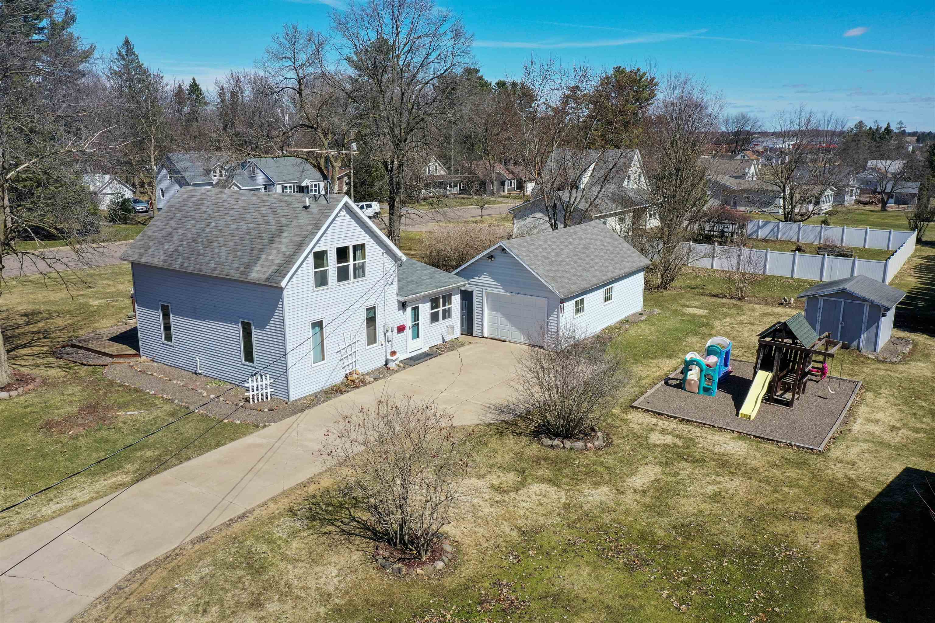 406 E SOUTH STREET, Medford, Wisconsin 54451, 3 Bedrooms Bedrooms, ,1 BathroomBathrooms,Residential,For Sale,406 E SOUTH STREET,22601380
