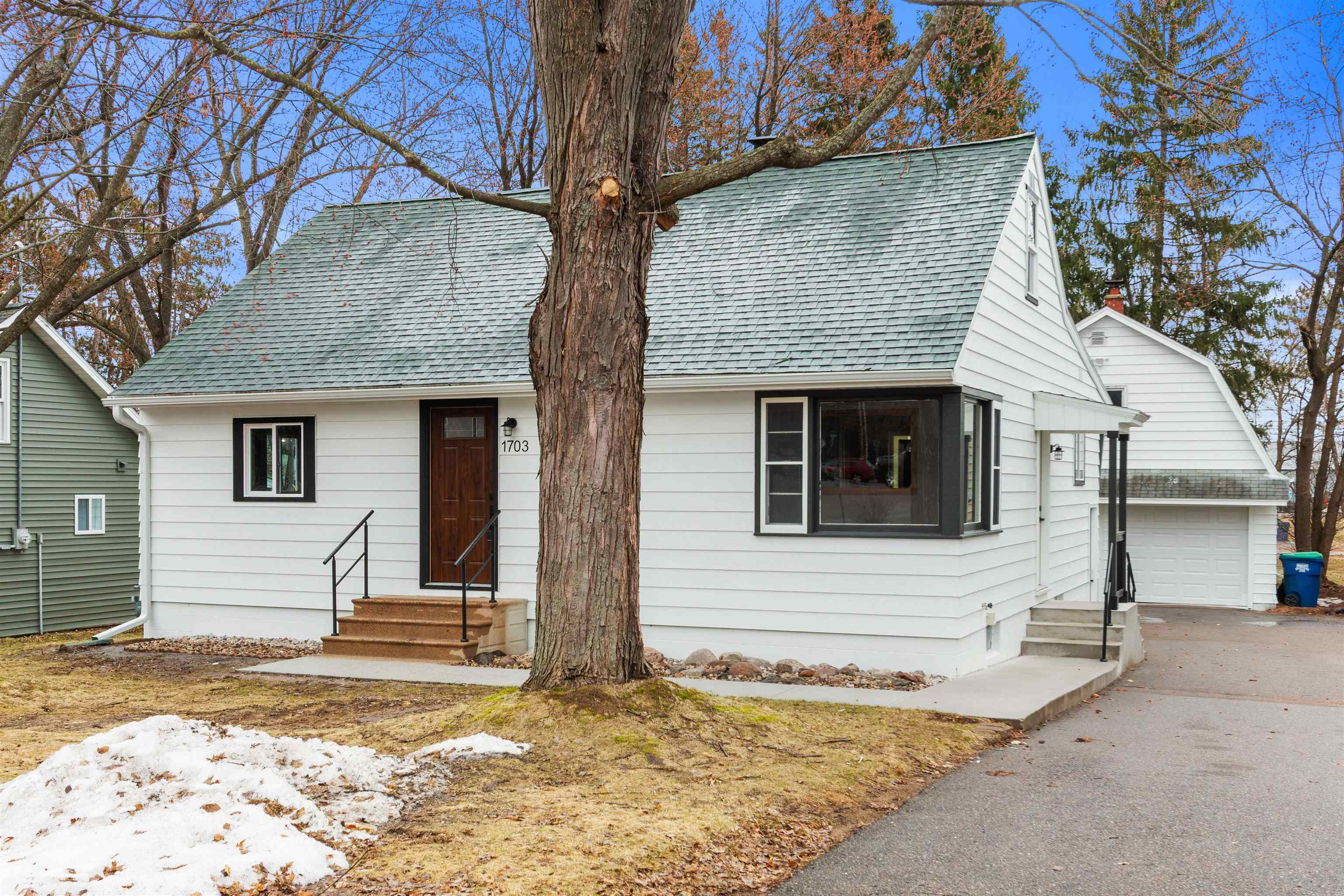 1703 W PORTER STREET, Wausau, Wisconsin 54401, 4 Bedrooms Bedrooms, ,2 BathroomsBathrooms,Residential,For Sale,1703 W PORTER STREET,22601381