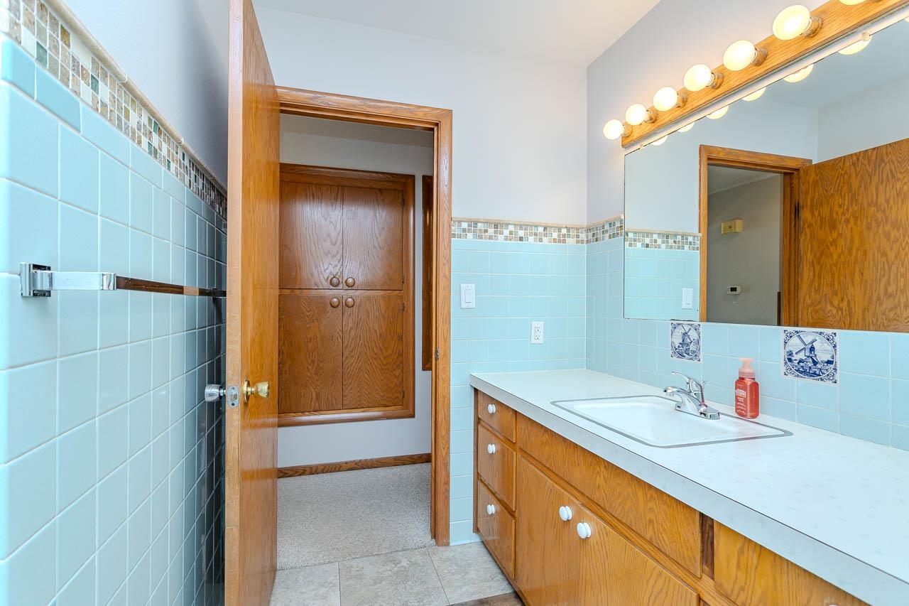 2268 CIRCLE DRIVE, Wausau, Wisconsin 54401, 3 Bedrooms Bedrooms, ,1 BathroomBathrooms,Residential,For Sale,2268 CIRCLE DRIVE,22601387