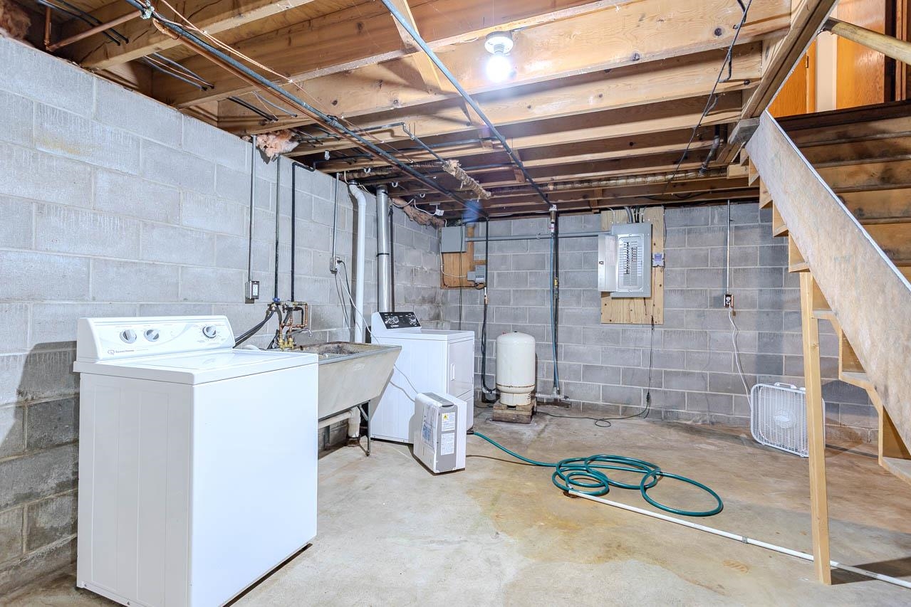 2268 CIRCLE DRIVE, Wausau, Wisconsin 54401, 3 Bedrooms Bedrooms, ,1 BathroomBathrooms,Residential,For Sale,2268 CIRCLE DRIVE,22601387