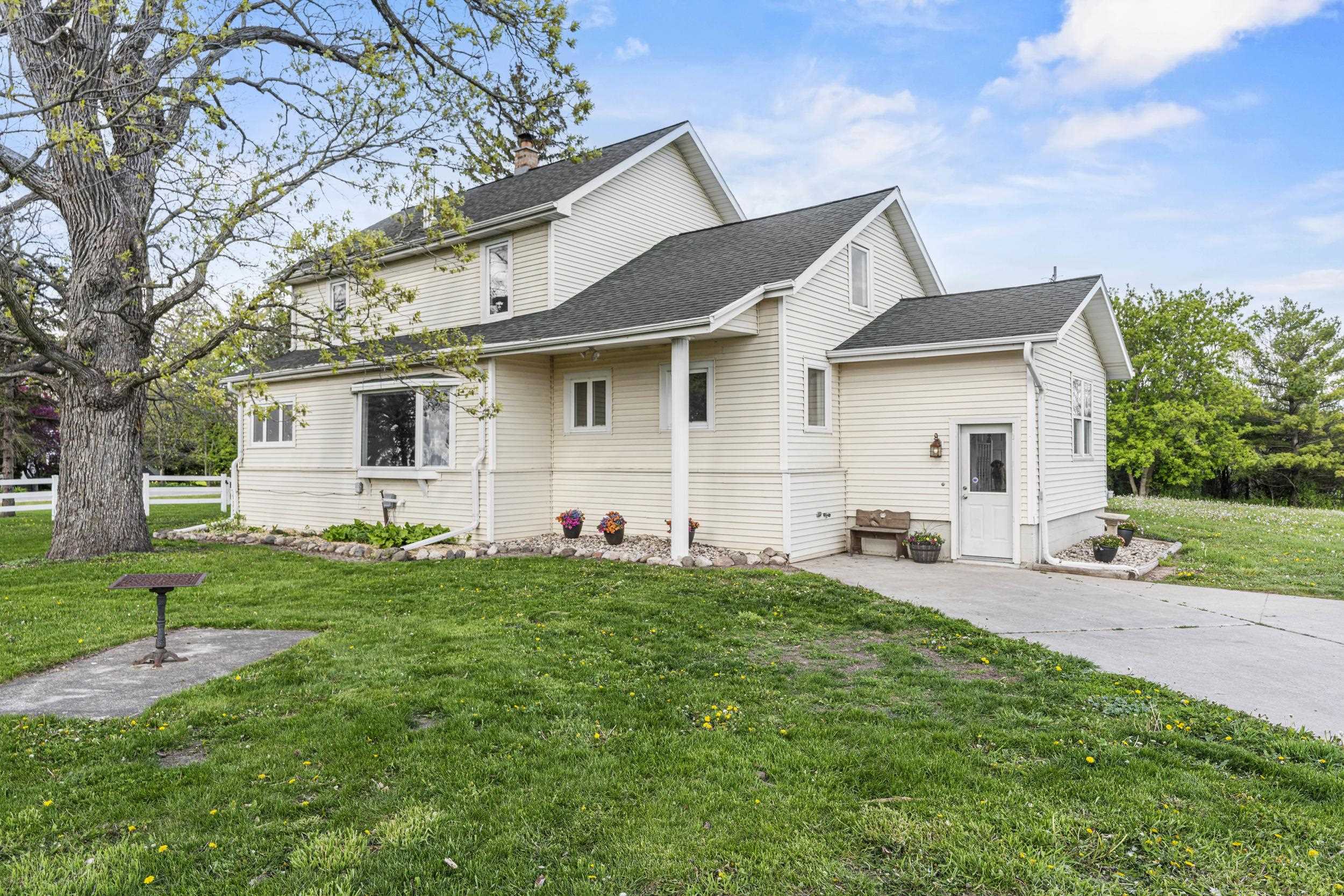 4909 COUNTY ROAD K, Oshkosh, Wisconsin 54904, 3 Bedrooms Bedrooms, ,2 BathroomsBathrooms,Residential,For Sale,4909 COUNTY ROAD K,22601391