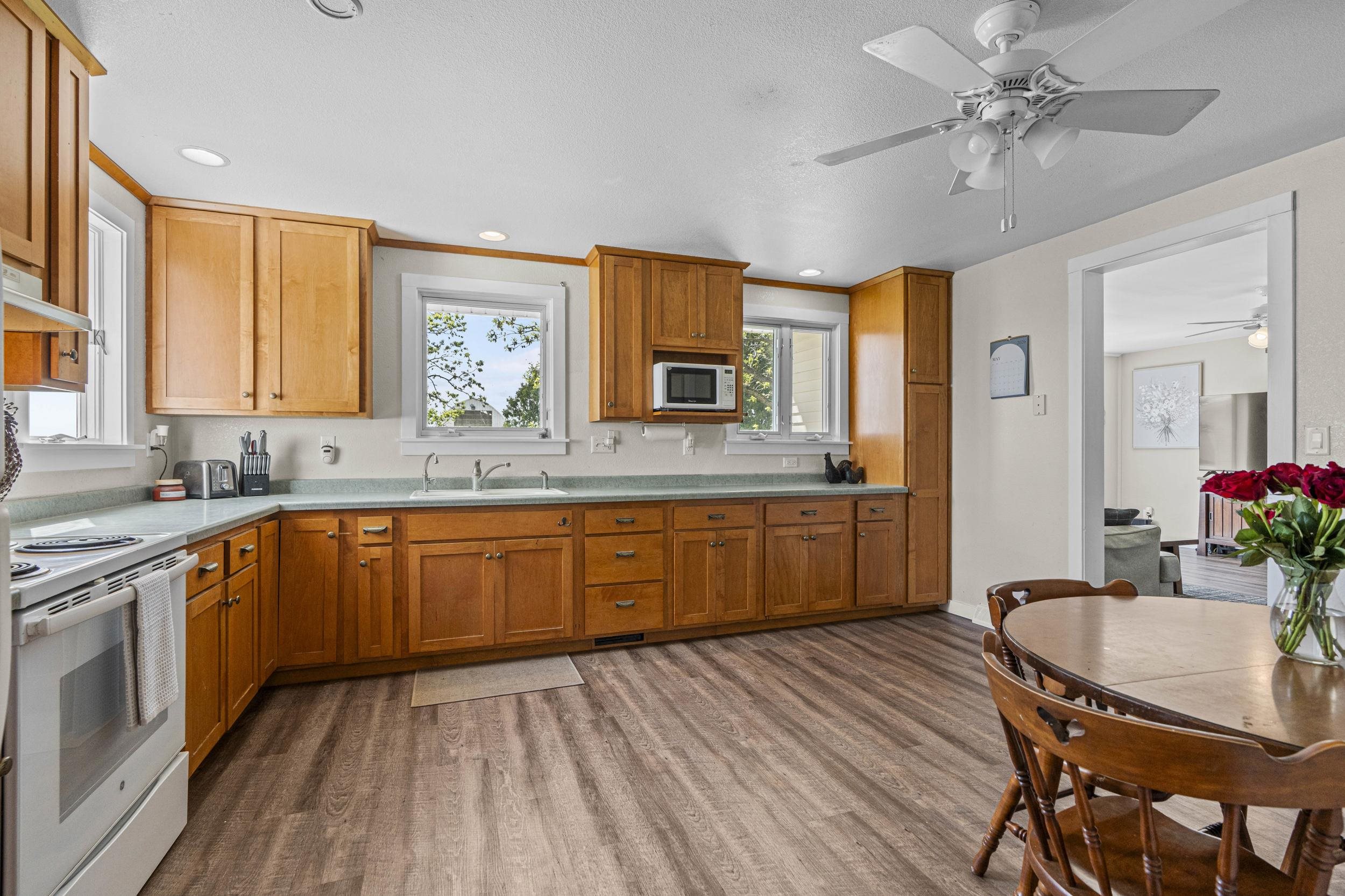 4909 COUNTY ROAD K, Oshkosh, Wisconsin 54904, 3 Bedrooms Bedrooms, ,2 BathroomsBathrooms,Residential,For Sale,4909 COUNTY ROAD K,22601391