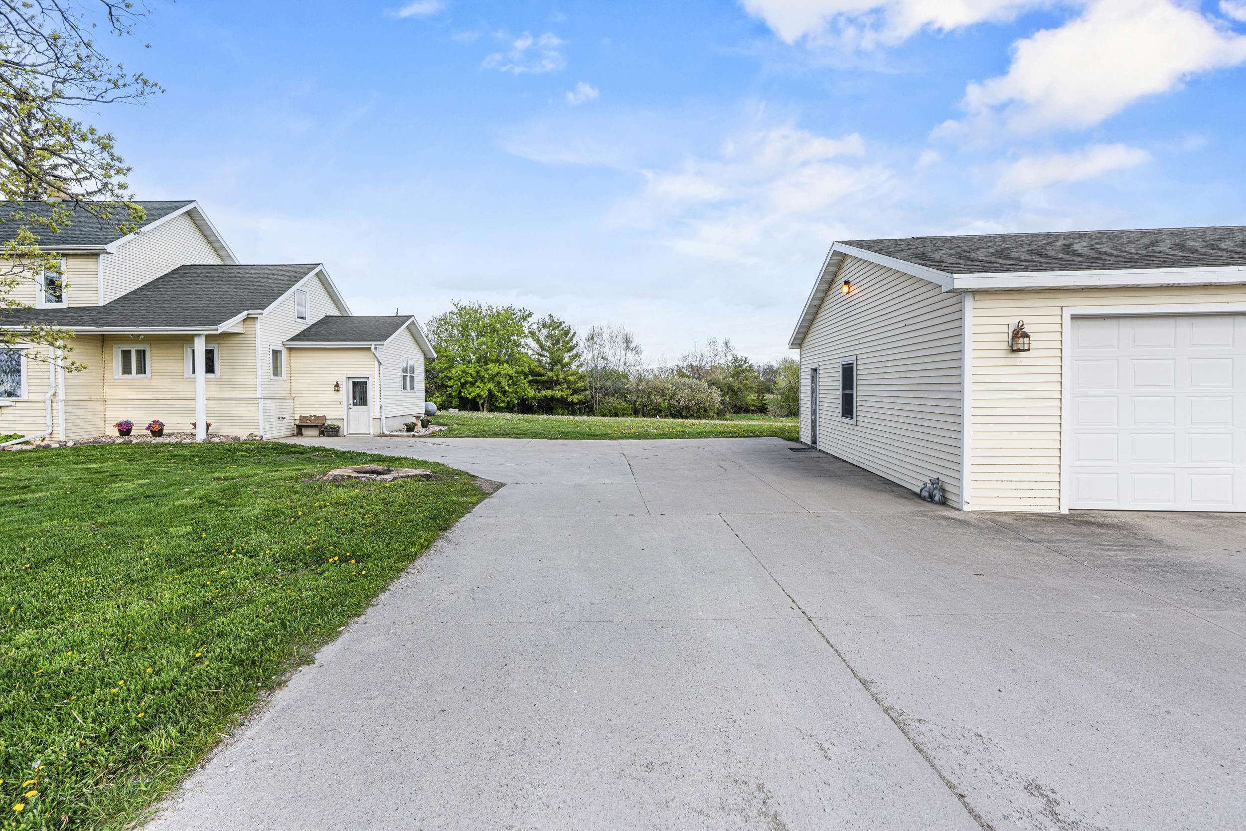 4909 COUNTY ROAD K, Oshkosh, Wisconsin 54904, 3 Bedrooms Bedrooms, ,2 BathroomsBathrooms,Residential,For Sale,4909 COUNTY ROAD K,22601391