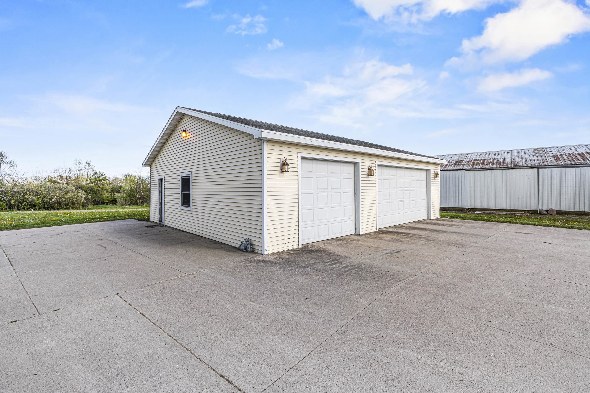 4909 COUNTY ROAD K, Oshkosh, Wisconsin 54904, 3 Bedrooms Bedrooms, ,2 BathroomsBathrooms,Residential,For Sale,4909 COUNTY ROAD K,22601391