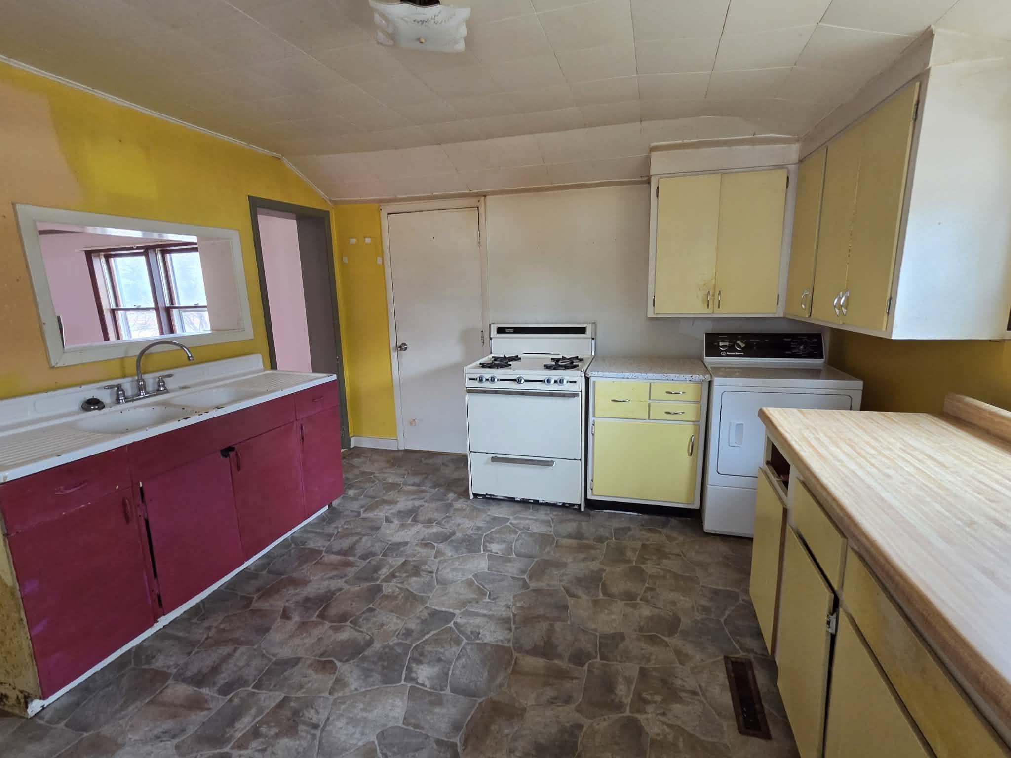 1544 W PEARL STREET, Stevens Point, Wisconsin 54481, 2 Bedrooms Bedrooms, ,1 BathroomBathrooms,Residential,For Sale,1544 W PEARL STREET,22601394