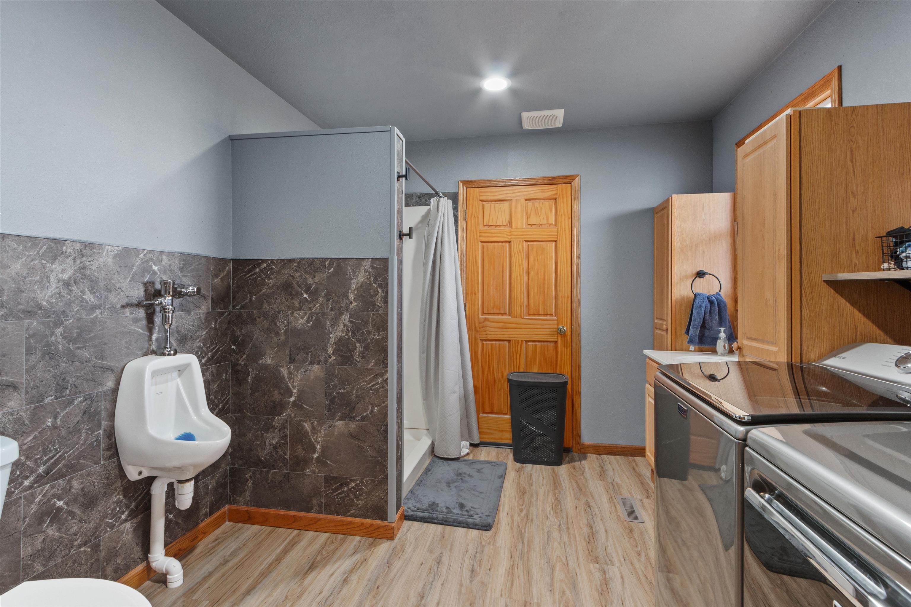 6447 COUNTY ROAD F, Wisconsin Rapids, Wisconsin 54495, 6 Bedrooms Bedrooms, ,3 BathroomsBathrooms,Residential,For Sale,6447 COUNTY ROAD F,22601410