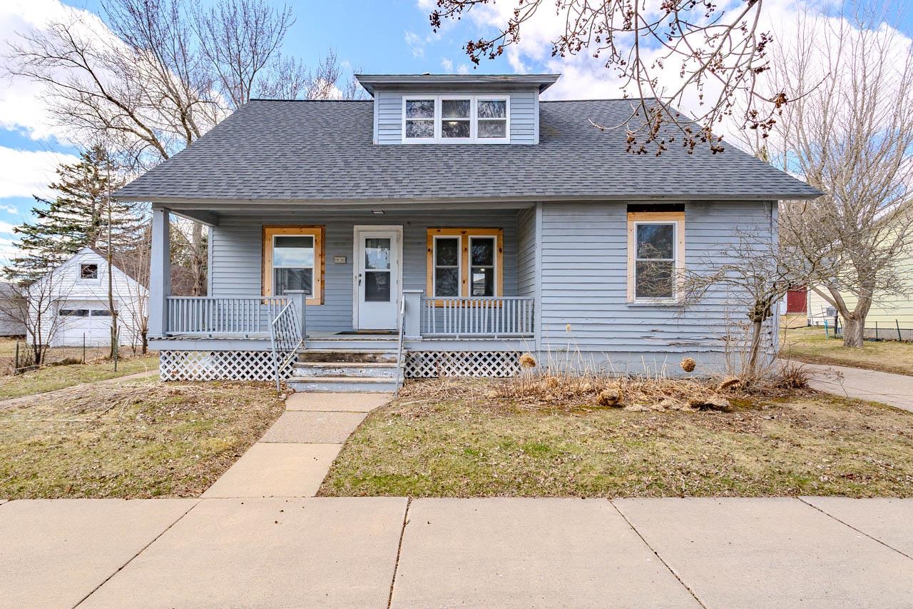 814 N 2ND AVENUE, Wausau, Wisconsin 54401, 4 Bedrooms Bedrooms, ,2 BathroomsBathrooms,Residential,For Sale,814 N 2ND AVENUE,22601414