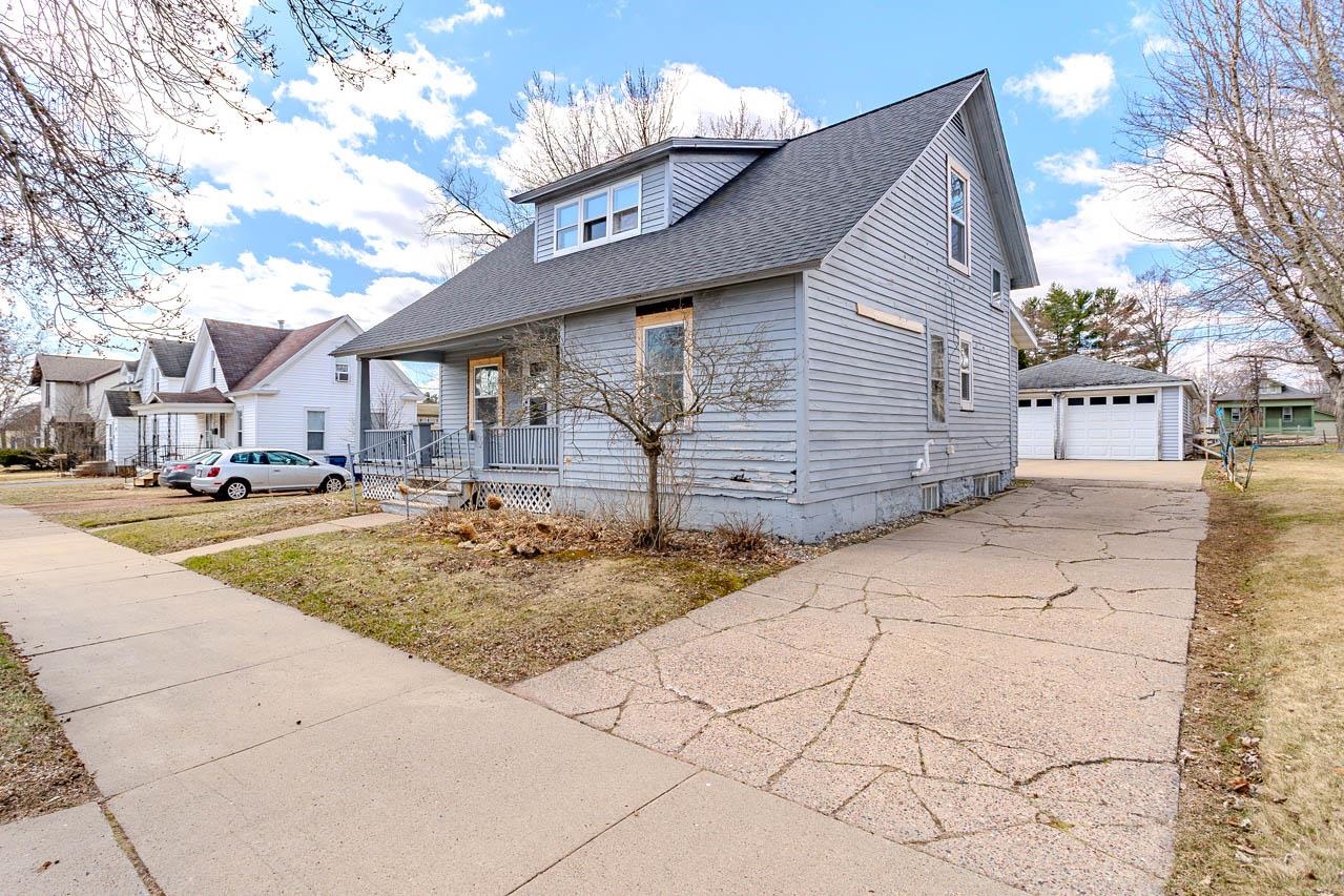 814 N 2ND AVENUE, Wausau, Wisconsin 54401, 4 Bedrooms Bedrooms, ,2 BathroomsBathrooms,Residential,For Sale,814 N 2ND AVENUE,22601414