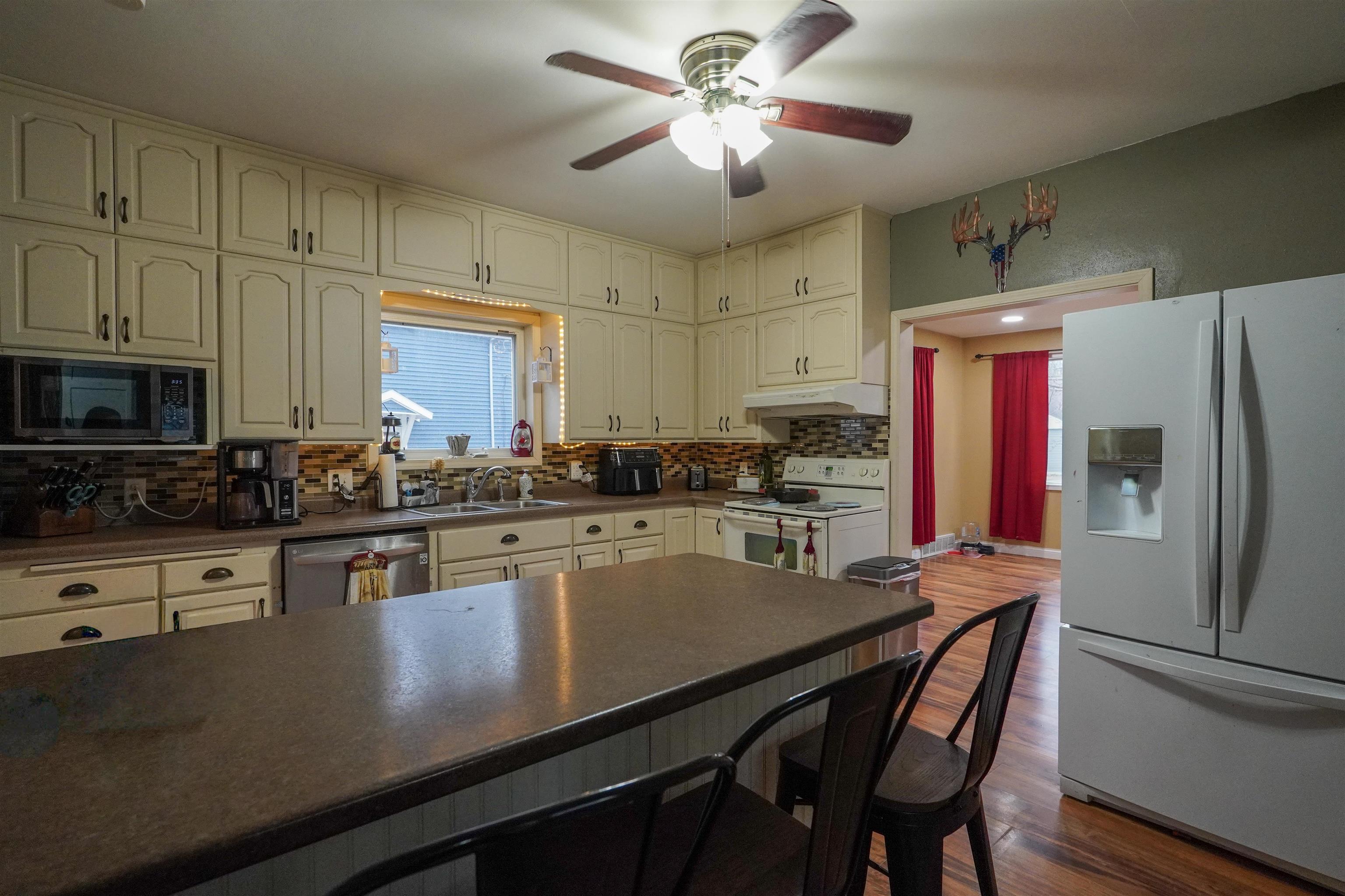 220 S SEVENTH STREET, Medford, Wisconsin 54451, 4 Bedrooms Bedrooms, ,1 BathroomBathrooms,Residential,For Sale,220 S SEVENTH STREET,22601415