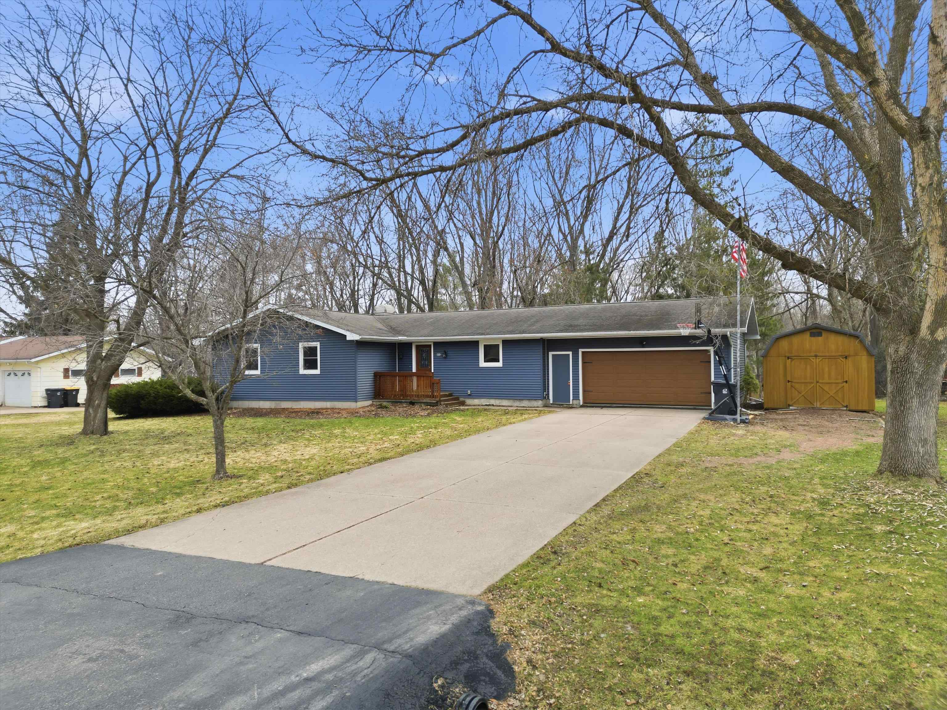 411 N AUBURN AVENUE, Marshfield, Wisconsin 54449, 3 Bedrooms Bedrooms, ,2 BathroomsBathrooms,Residential,For Sale,411 N AUBURN AVENUE,22601419