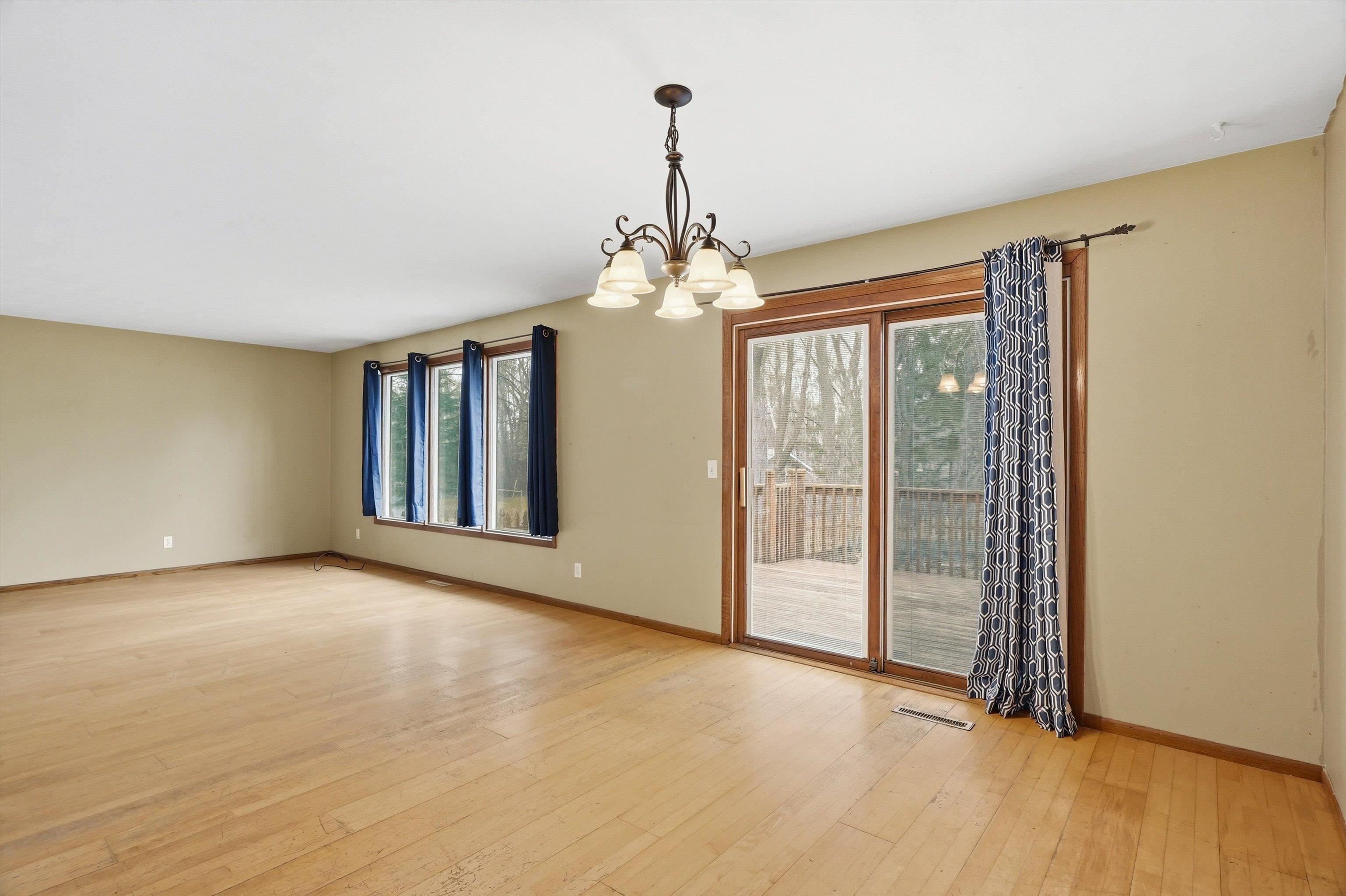 411 N AUBURN AVENUE, Marshfield, Wisconsin 54449, 3 Bedrooms Bedrooms, ,2 BathroomsBathrooms,Residential,For Sale,411 N AUBURN AVENUE,22601419
