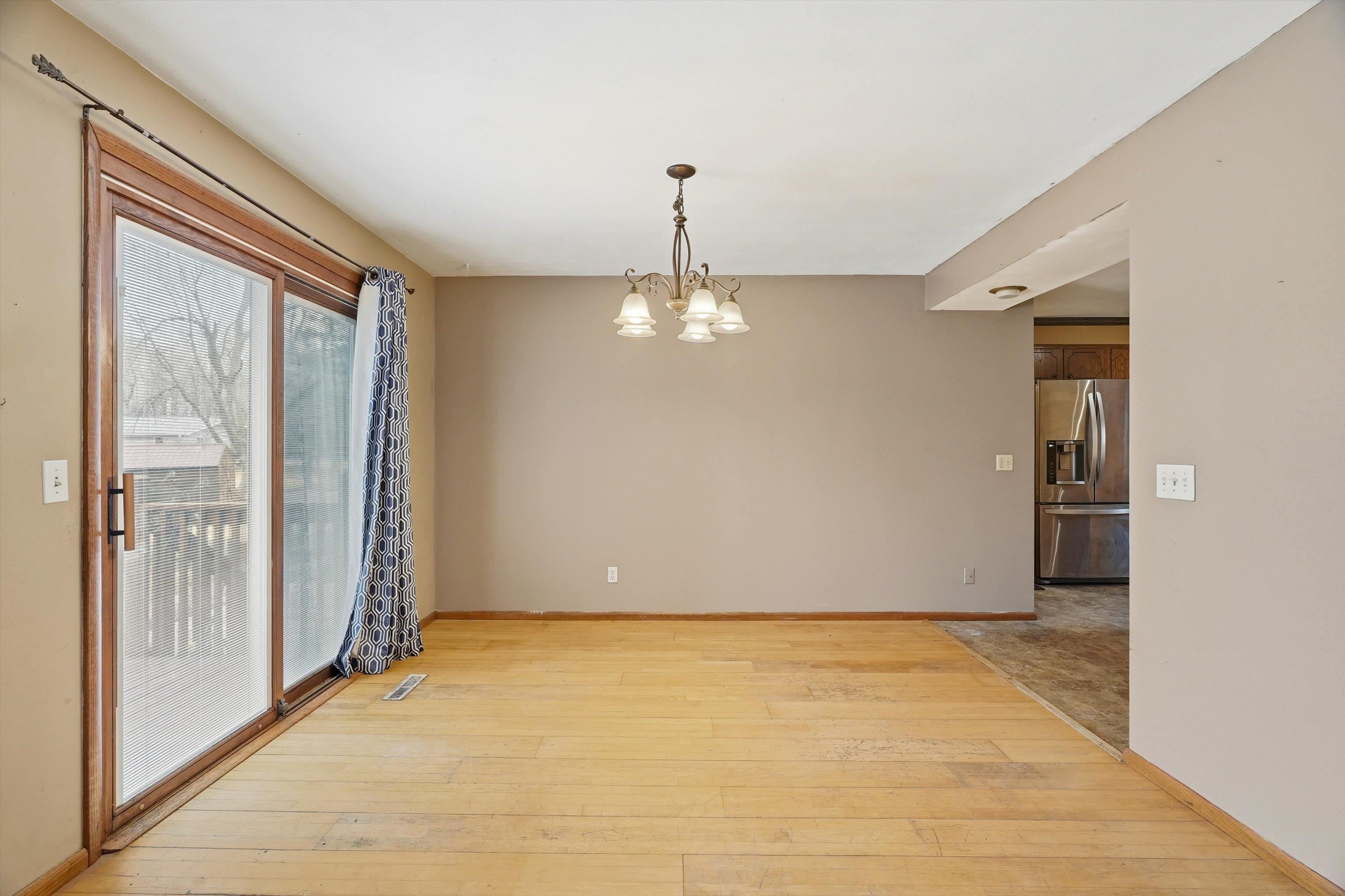 411 N AUBURN AVENUE, Marshfield, Wisconsin 54449, 3 Bedrooms Bedrooms, ,2 BathroomsBathrooms,Residential,For Sale,411 N AUBURN AVENUE,22601419