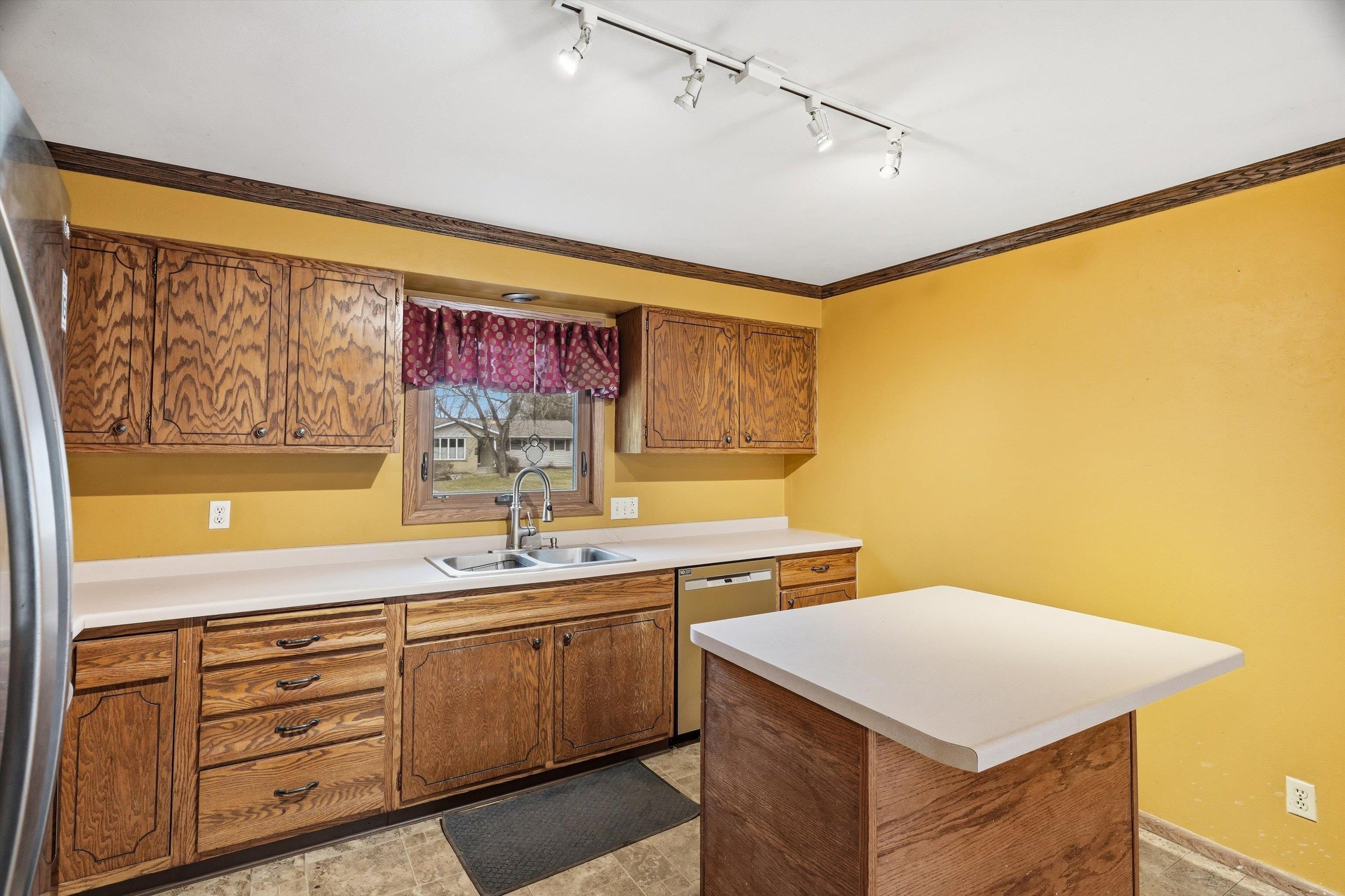 411 N AUBURN AVENUE, Marshfield, Wisconsin 54449, 3 Bedrooms Bedrooms, ,2 BathroomsBathrooms,Residential,For Sale,411 N AUBURN AVENUE,22601419