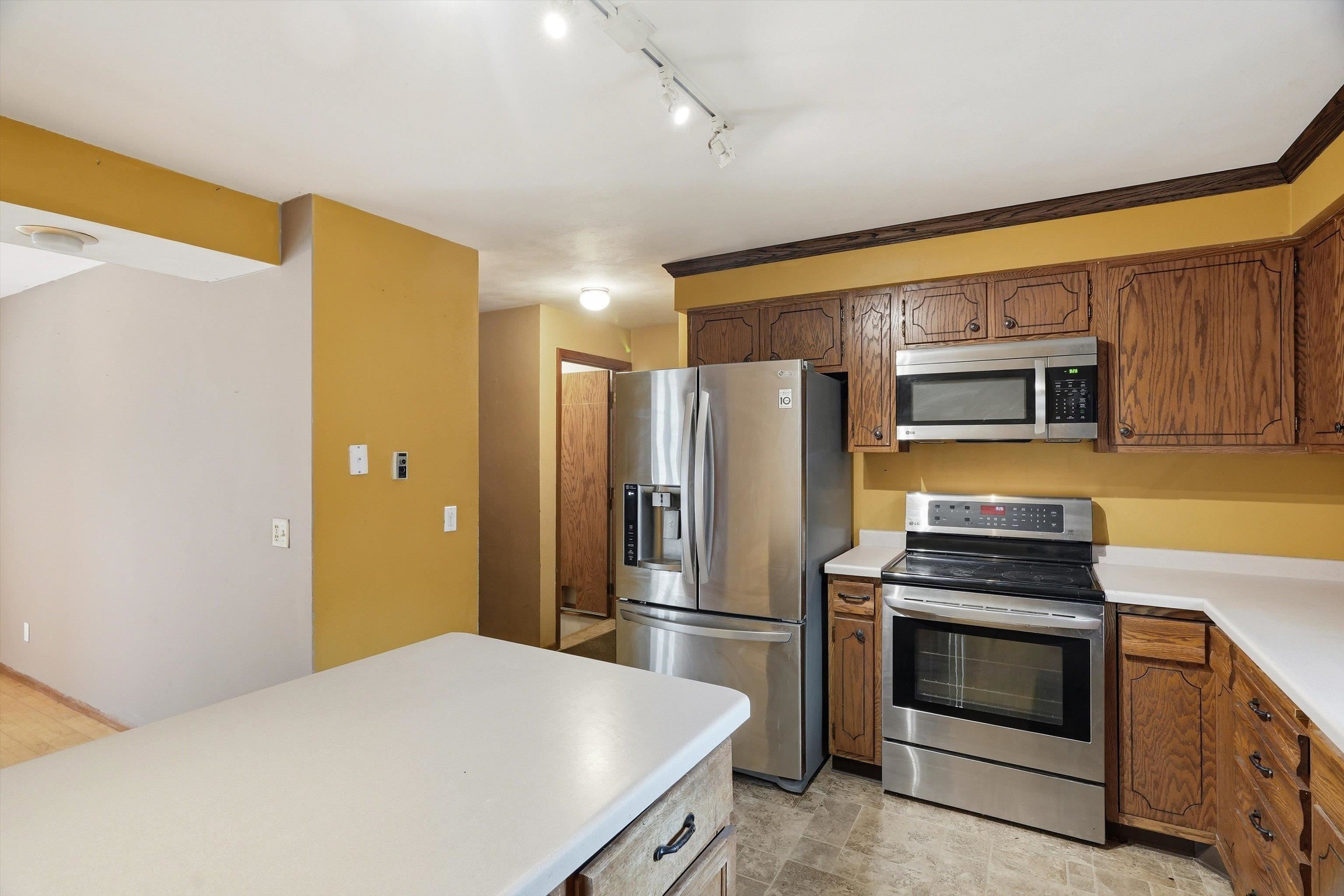 411 N AUBURN AVENUE, Marshfield, Wisconsin 54449, 3 Bedrooms Bedrooms, ,2 BathroomsBathrooms,Residential,For Sale,411 N AUBURN AVENUE,22601419