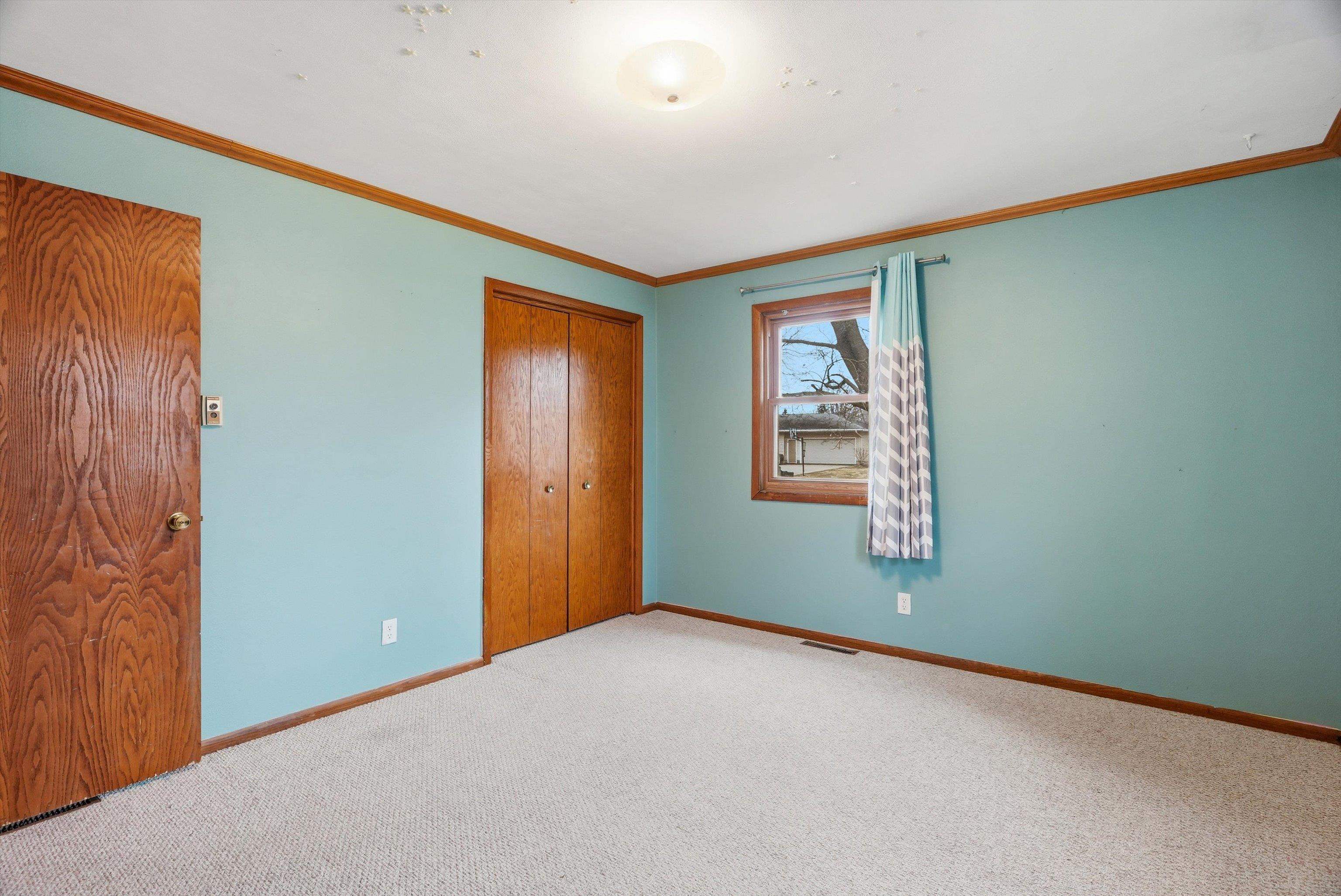 411 N AUBURN AVENUE, Marshfield, Wisconsin 54449, 3 Bedrooms Bedrooms, ,2 BathroomsBathrooms,Residential,For Sale,411 N AUBURN AVENUE,22601419