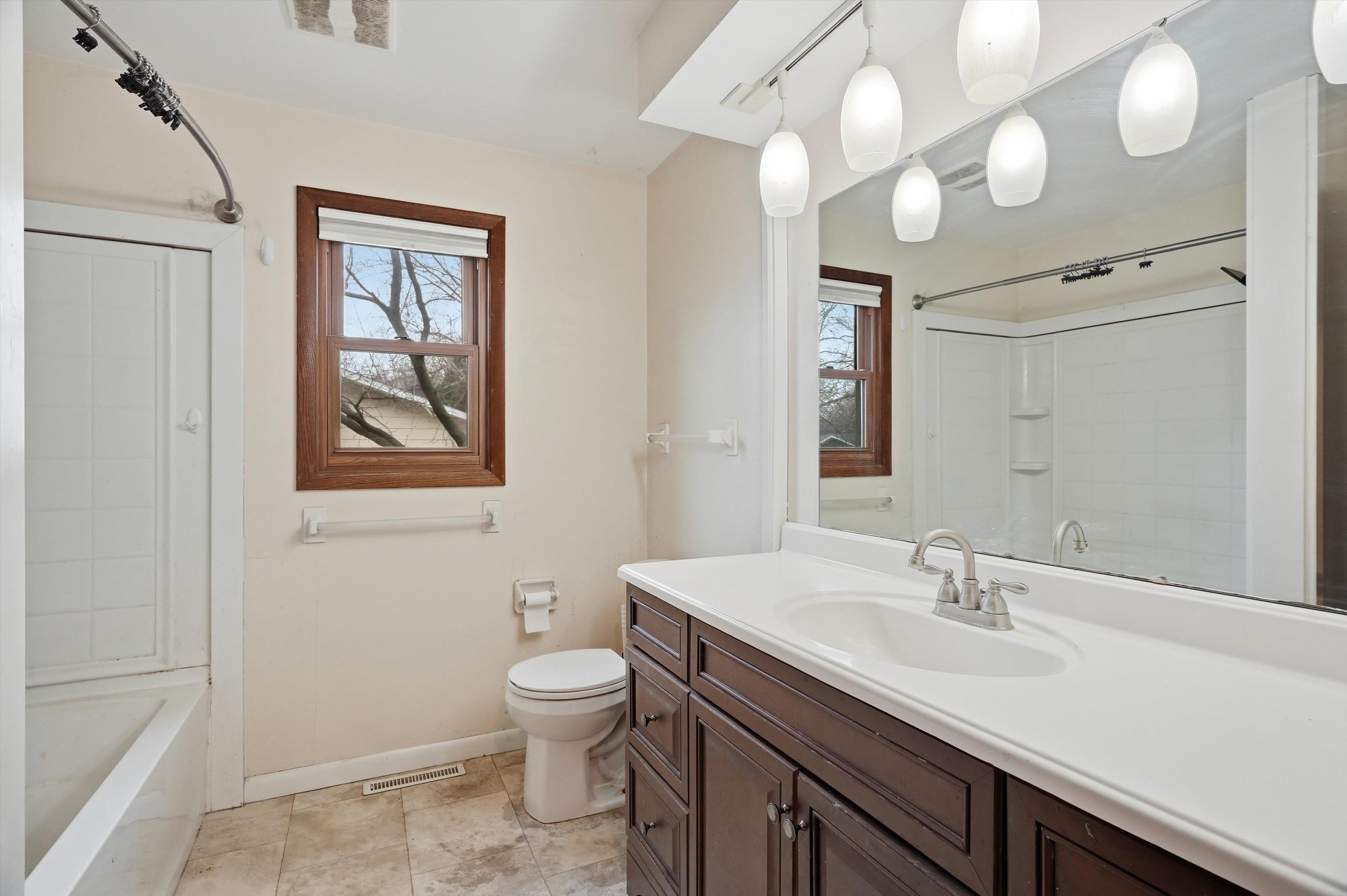 411 N AUBURN AVENUE, Marshfield, Wisconsin 54449, 3 Bedrooms Bedrooms, ,2 BathroomsBathrooms,Residential,For Sale,411 N AUBURN AVENUE,22601419