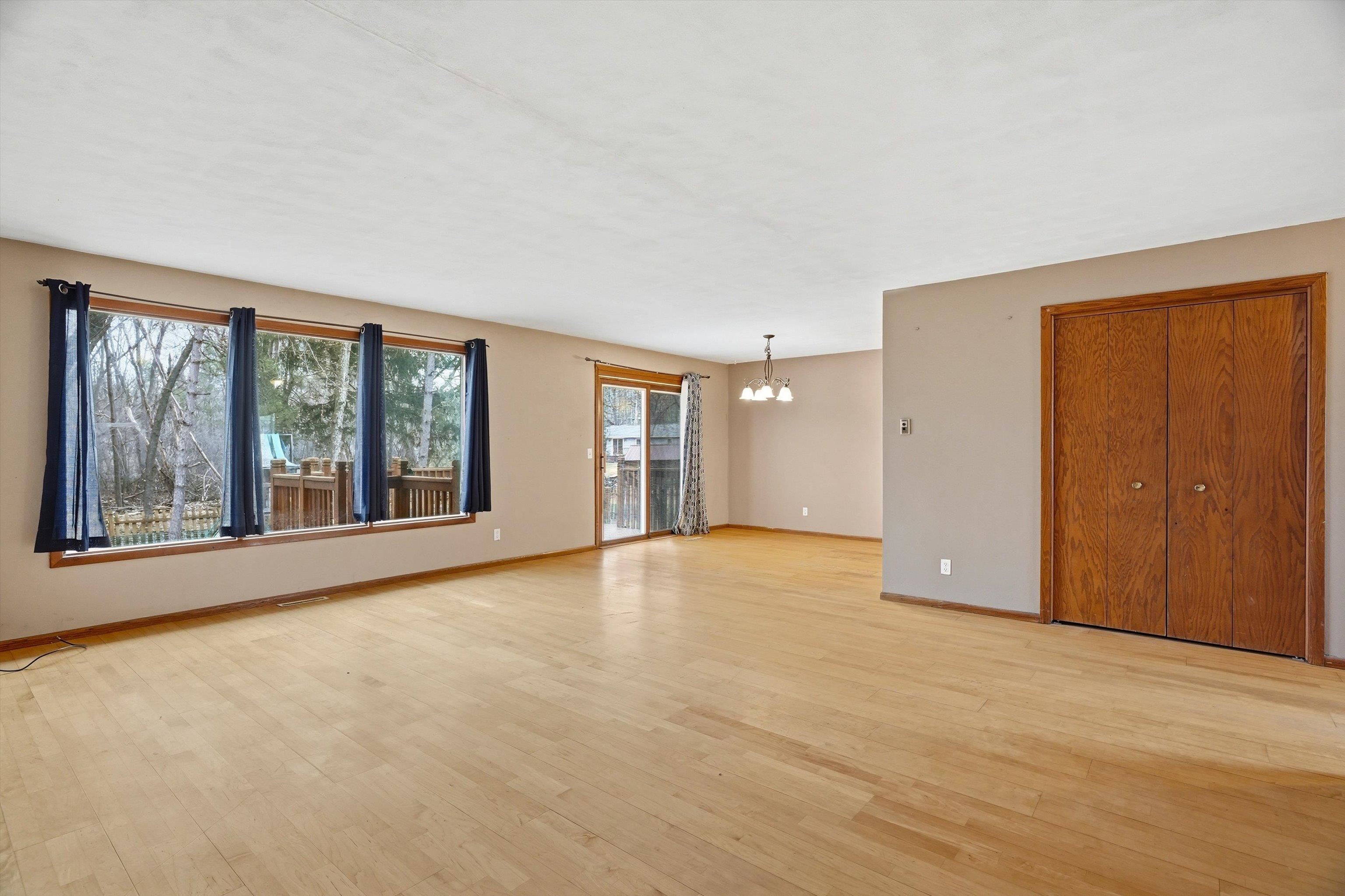 411 N AUBURN AVENUE, Marshfield, Wisconsin 54449, 3 Bedrooms Bedrooms, ,2 BathroomsBathrooms,Residential,For Sale,411 N AUBURN AVENUE,22601419
