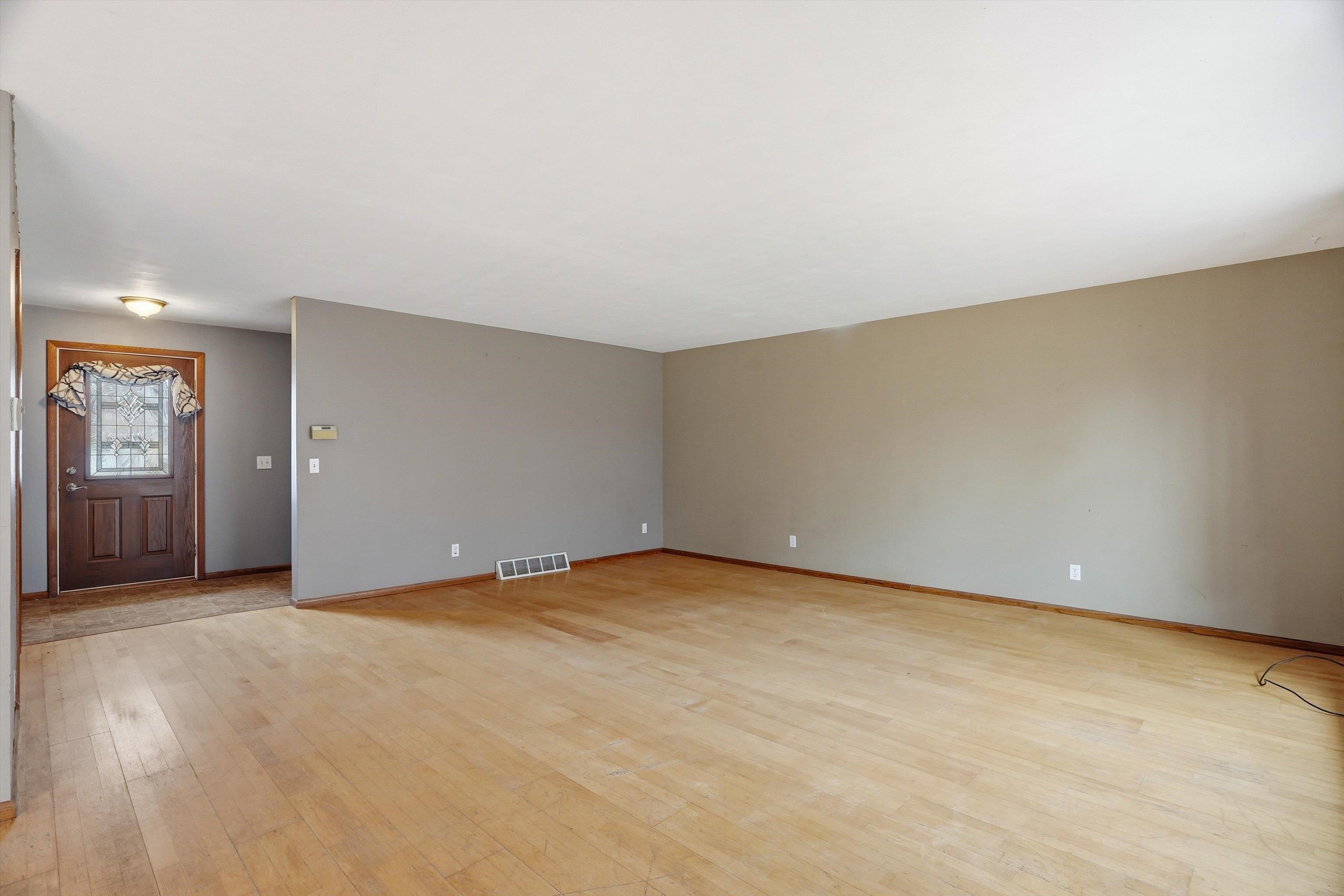 411 N AUBURN AVENUE, Marshfield, Wisconsin 54449, 3 Bedrooms Bedrooms, ,2 BathroomsBathrooms,Residential,For Sale,411 N AUBURN AVENUE,22601419