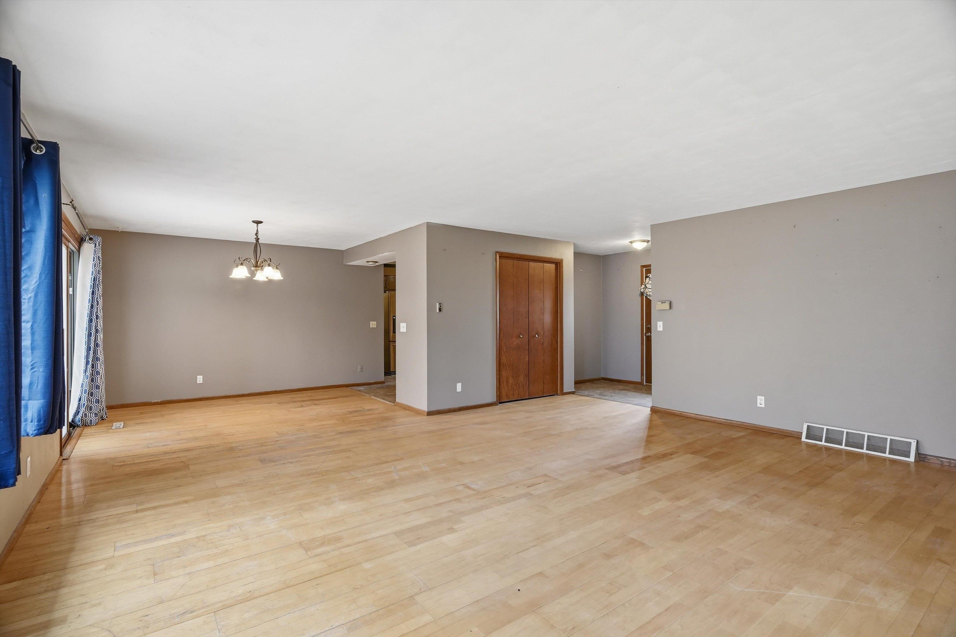 411 N AUBURN AVENUE, Marshfield, Wisconsin 54449, 3 Bedrooms Bedrooms, ,2 BathroomsBathrooms,Residential,For Sale,411 N AUBURN AVENUE,22601419