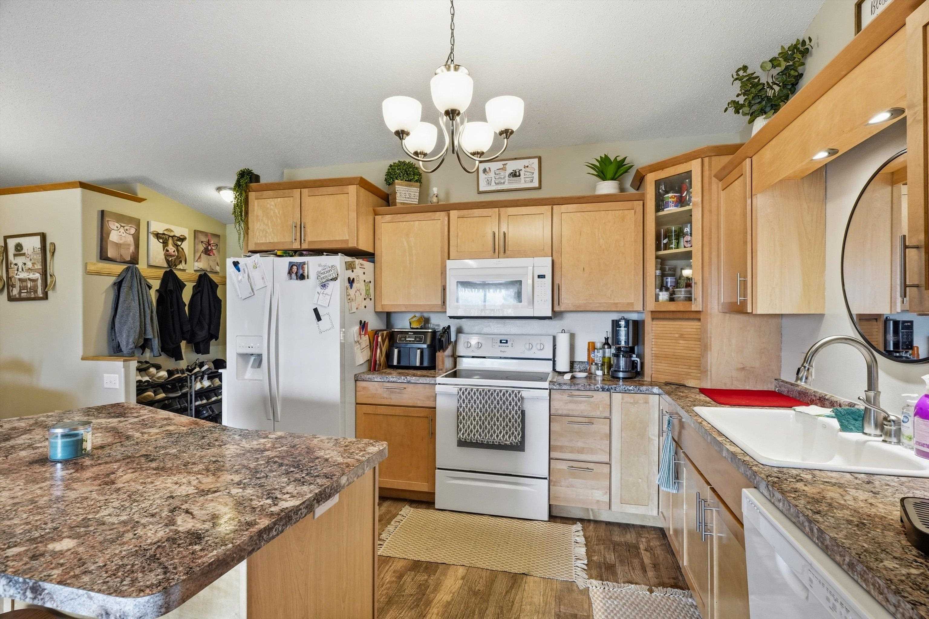 1709 N HUME AVENUE, Marshfield, Wisconsin 54449, 3 Bedrooms Bedrooms, ,3 BathroomsBathrooms,Residential,For Sale,1709 N HUME AVENUE,22601422