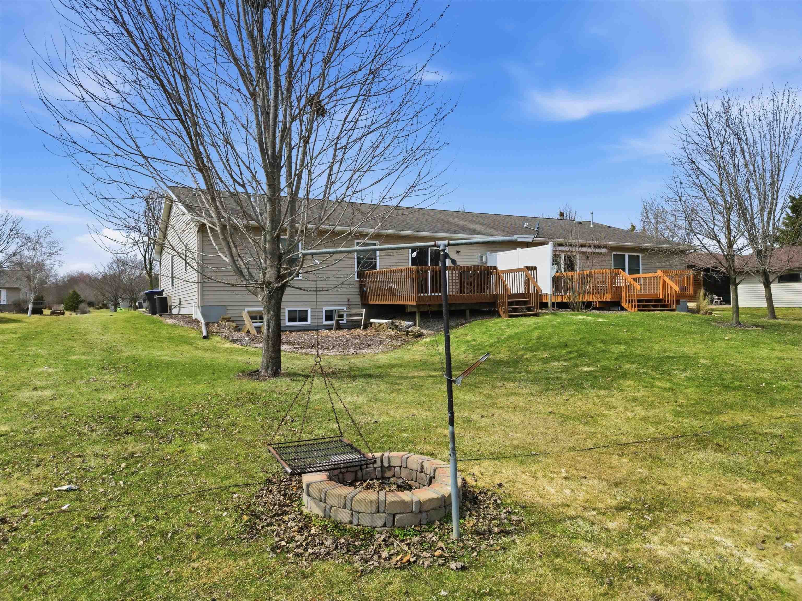 1709 N HUME AVENUE, Marshfield, Wisconsin 54449, 3 Bedrooms Bedrooms, ,3 BathroomsBathrooms,Residential,For Sale,1709 N HUME AVENUE,22601422