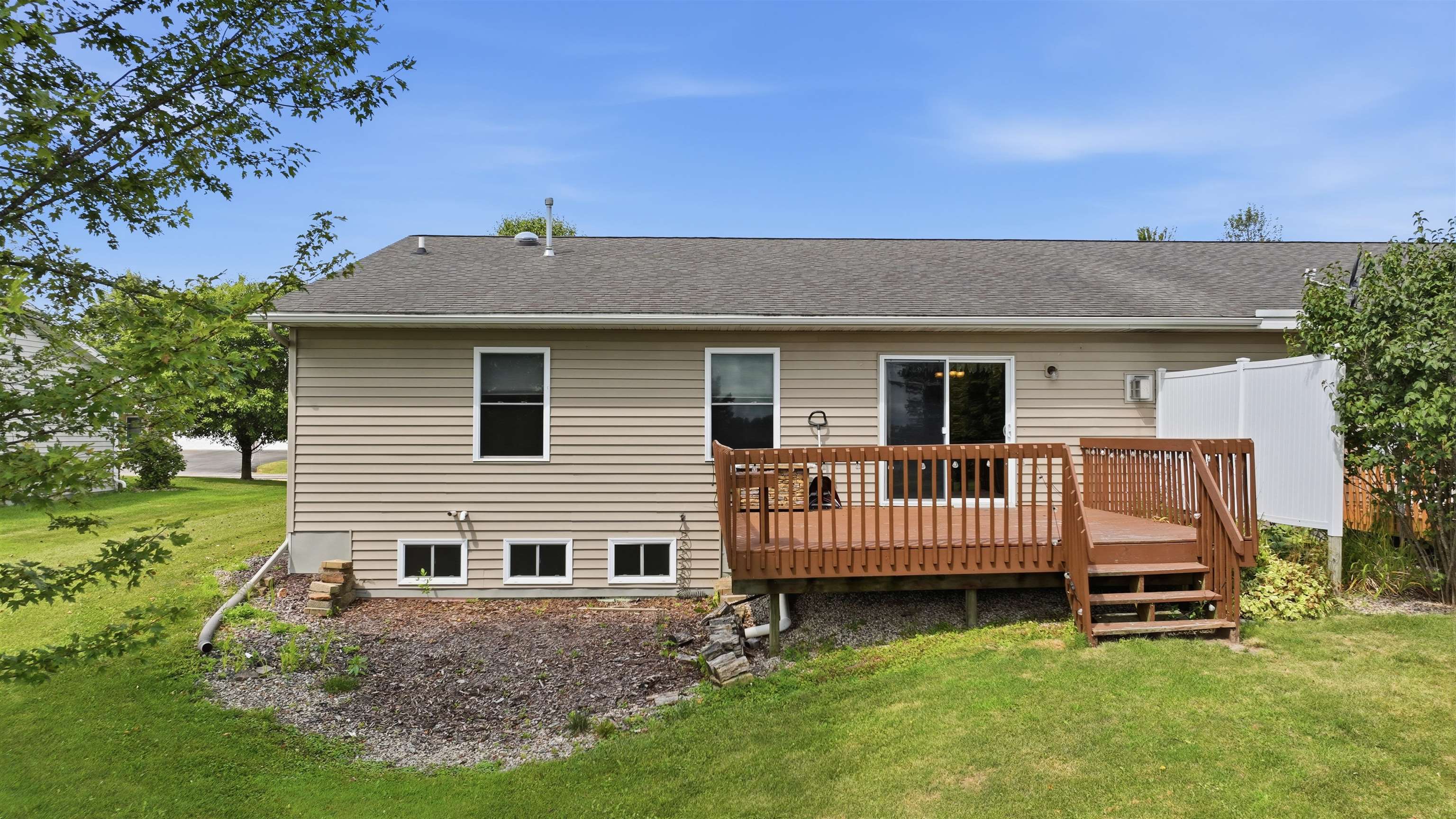 1709 N HUME AVENUE, Marshfield, Wisconsin 54449, 3 Bedrooms Bedrooms, ,3 BathroomsBathrooms,Residential,For Sale,1709 N HUME AVENUE,22601422