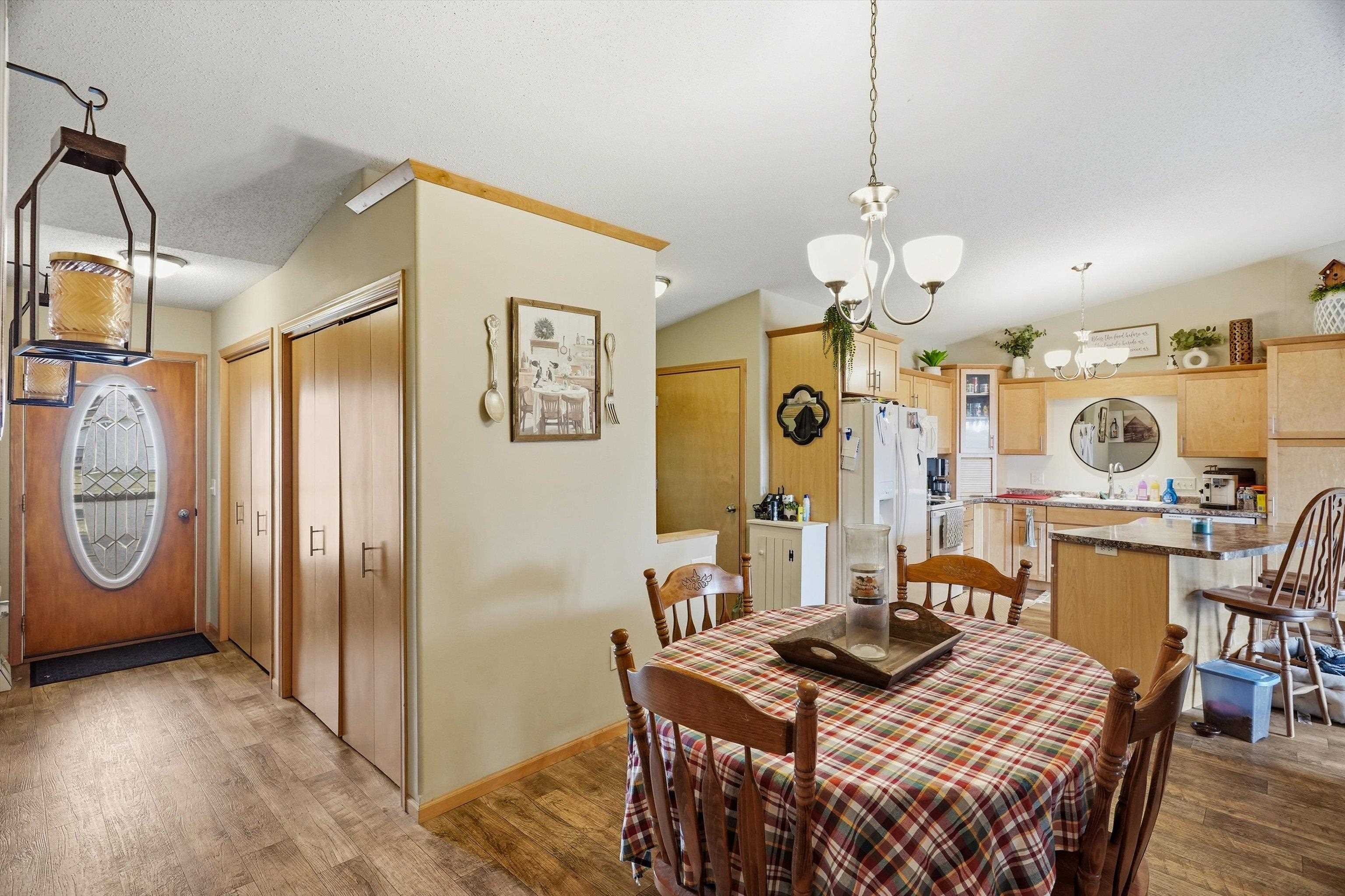 1709 N HUME AVENUE, Marshfield, Wisconsin 54449, 3 Bedrooms Bedrooms, ,3 BathroomsBathrooms,Residential,For Sale,1709 N HUME AVENUE,22601422