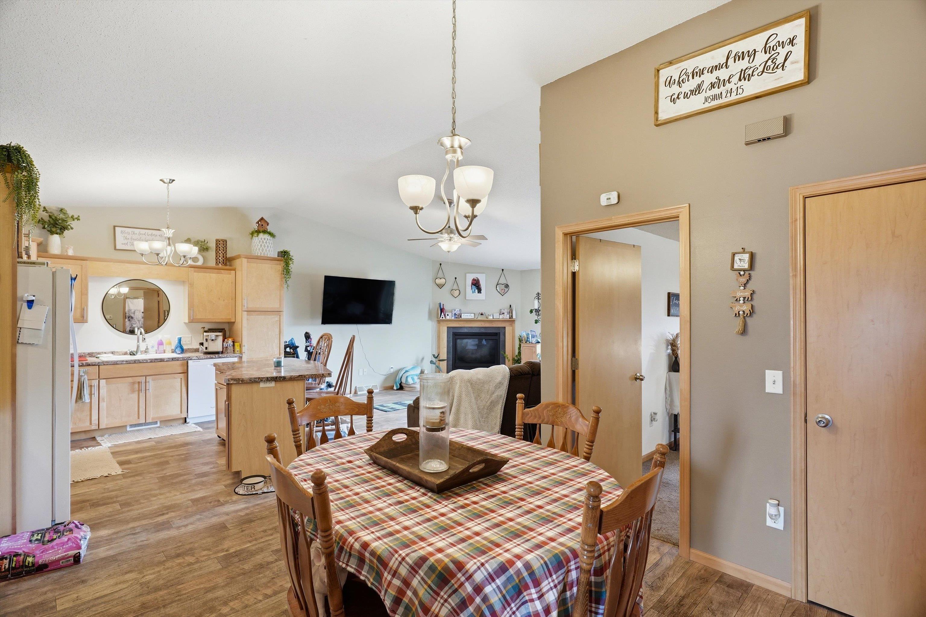 1709 N HUME AVENUE, Marshfield, Wisconsin 54449, 3 Bedrooms Bedrooms, ,3 BathroomsBathrooms,Residential,For Sale,1709 N HUME AVENUE,22601422