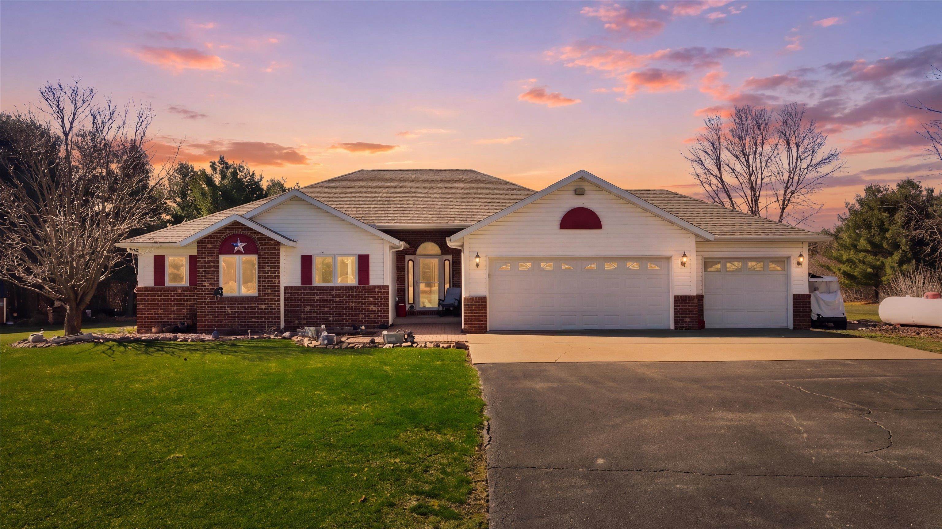11712 EISENHOWER DRIVE, Chili, Wisconsin 54420, 3 Bedrooms Bedrooms, ,3 BathroomsBathrooms,Residential,For Sale,11712 EISENHOWER DRIVE,22601428