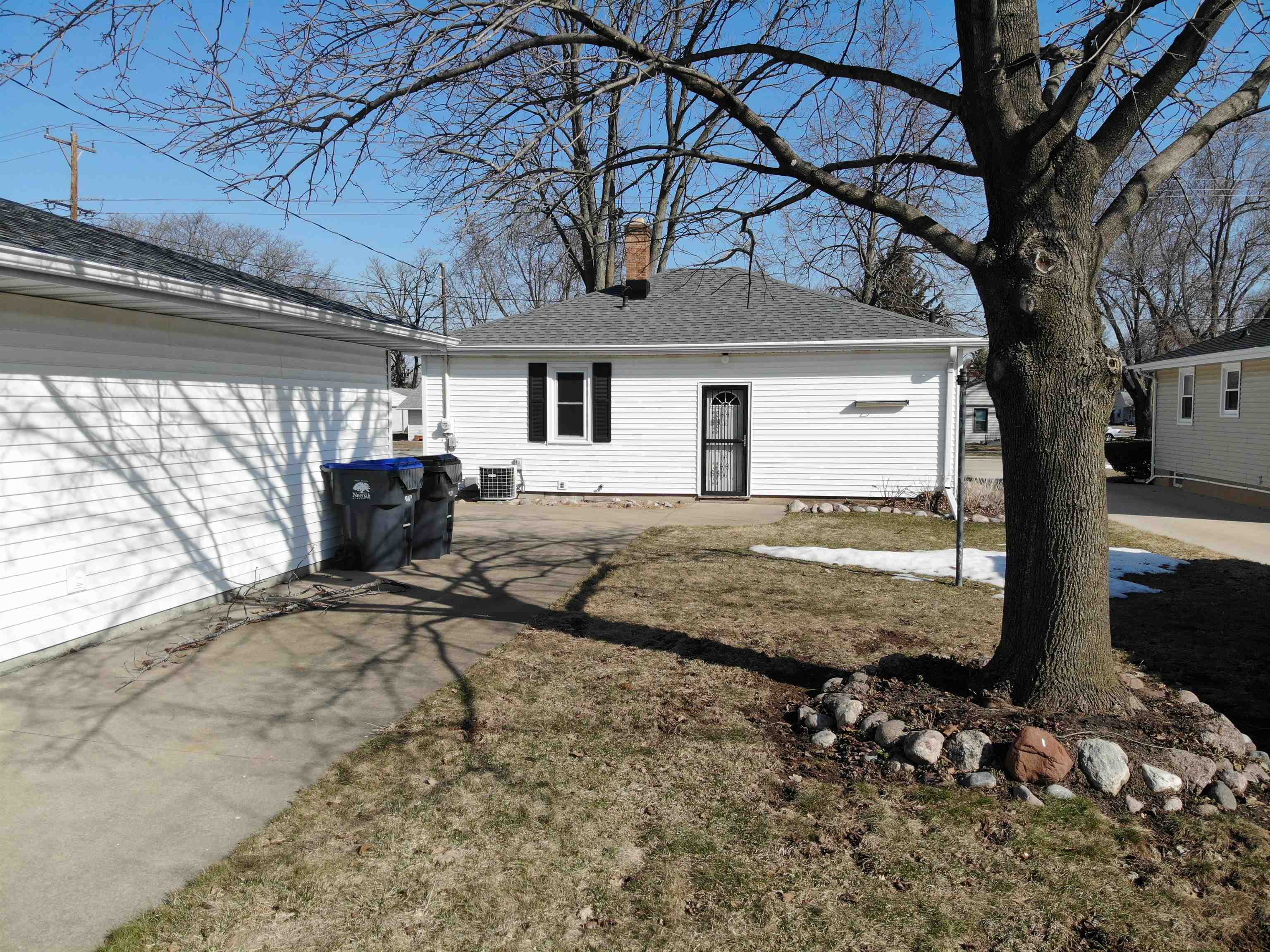 927 SHERRY STREET, Neenah, Wisconsin 54956, 2 Bedrooms Bedrooms, ,1 BathroomBathrooms,Residential,For Sale,927 SHERRY STREET,22601463